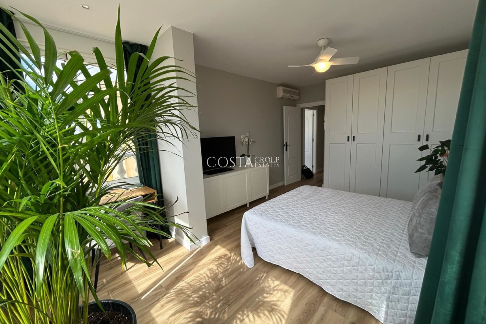 Resale - House -
Orihuela Costa - La Florida