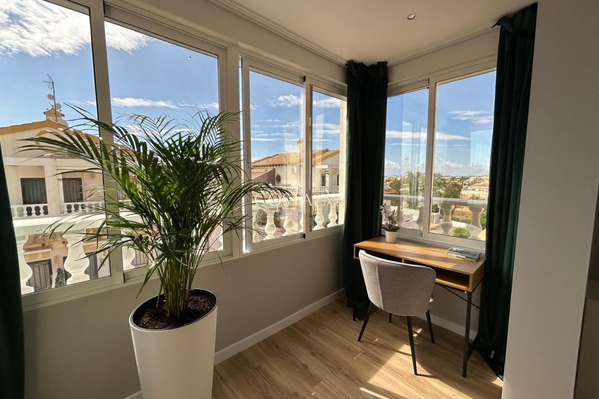 Resale - House -
Orihuela Costa - La Florida