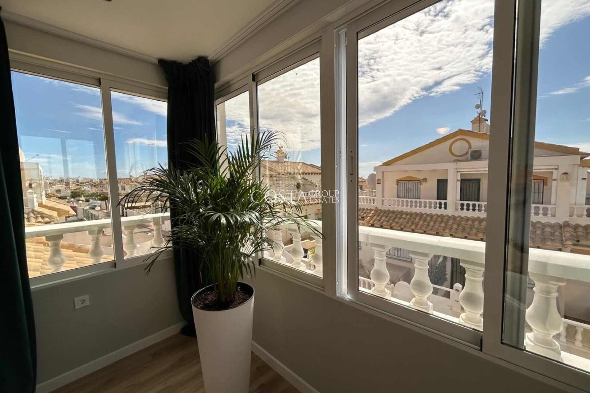 Resale - House -
Orihuela Costa - La Florida