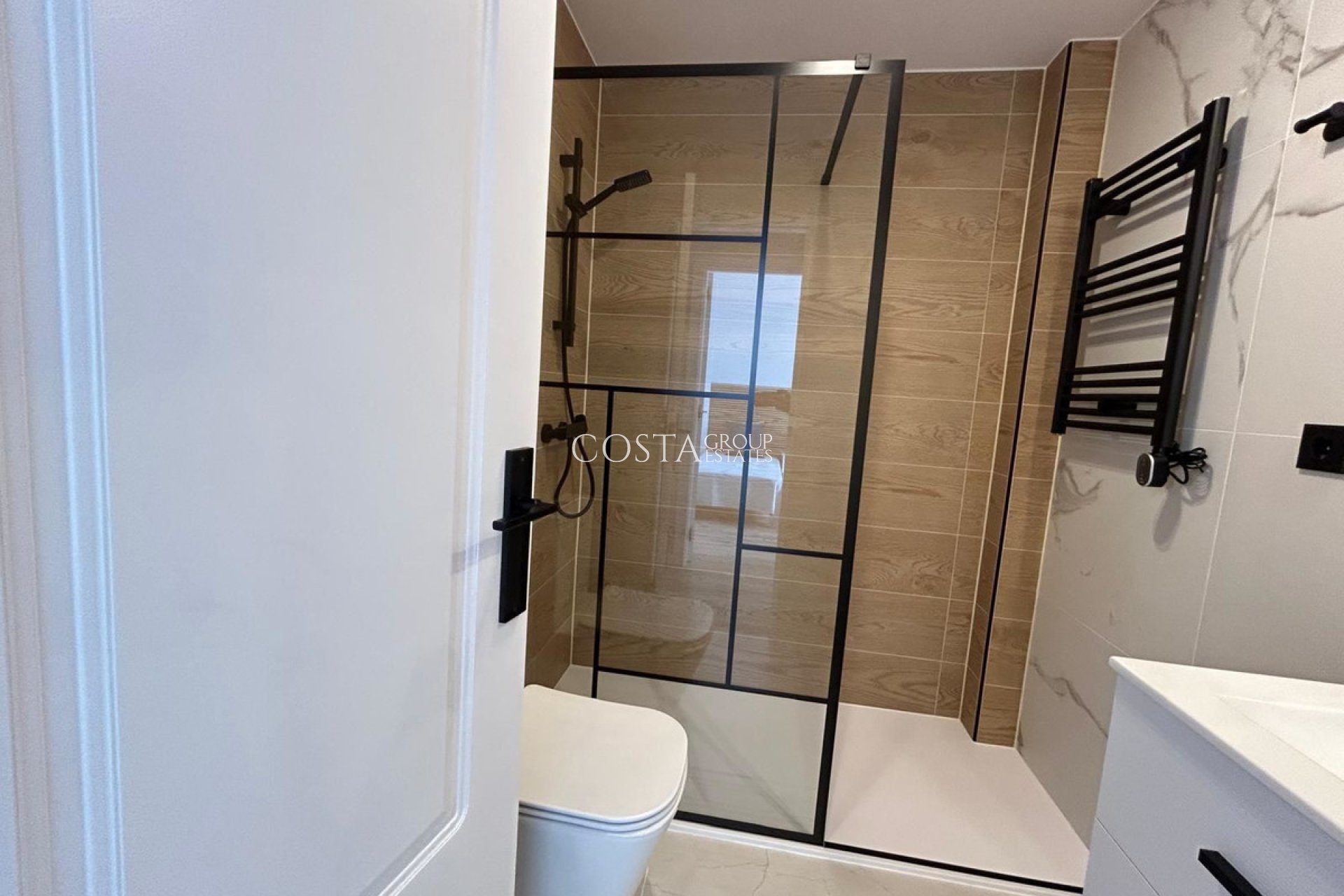 Resale - House -
Orihuela Costa - La Florida