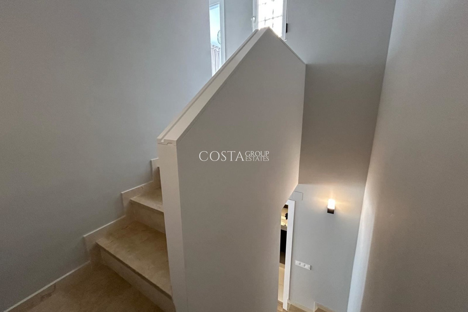 Resale - House -
Orihuela Costa - La Florida