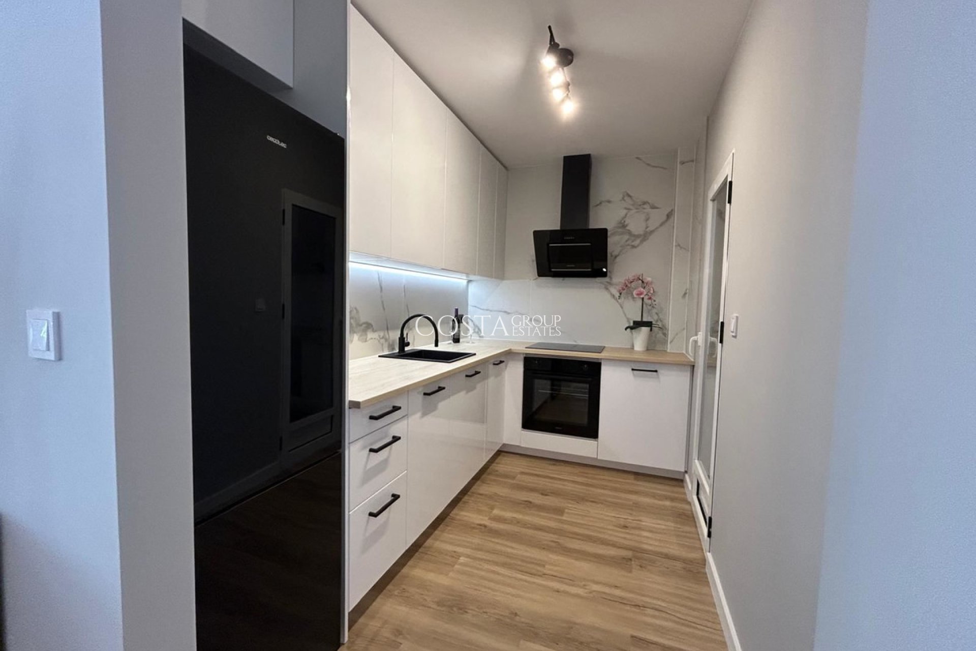 Resale - House -
Orihuela Costa - La Florida