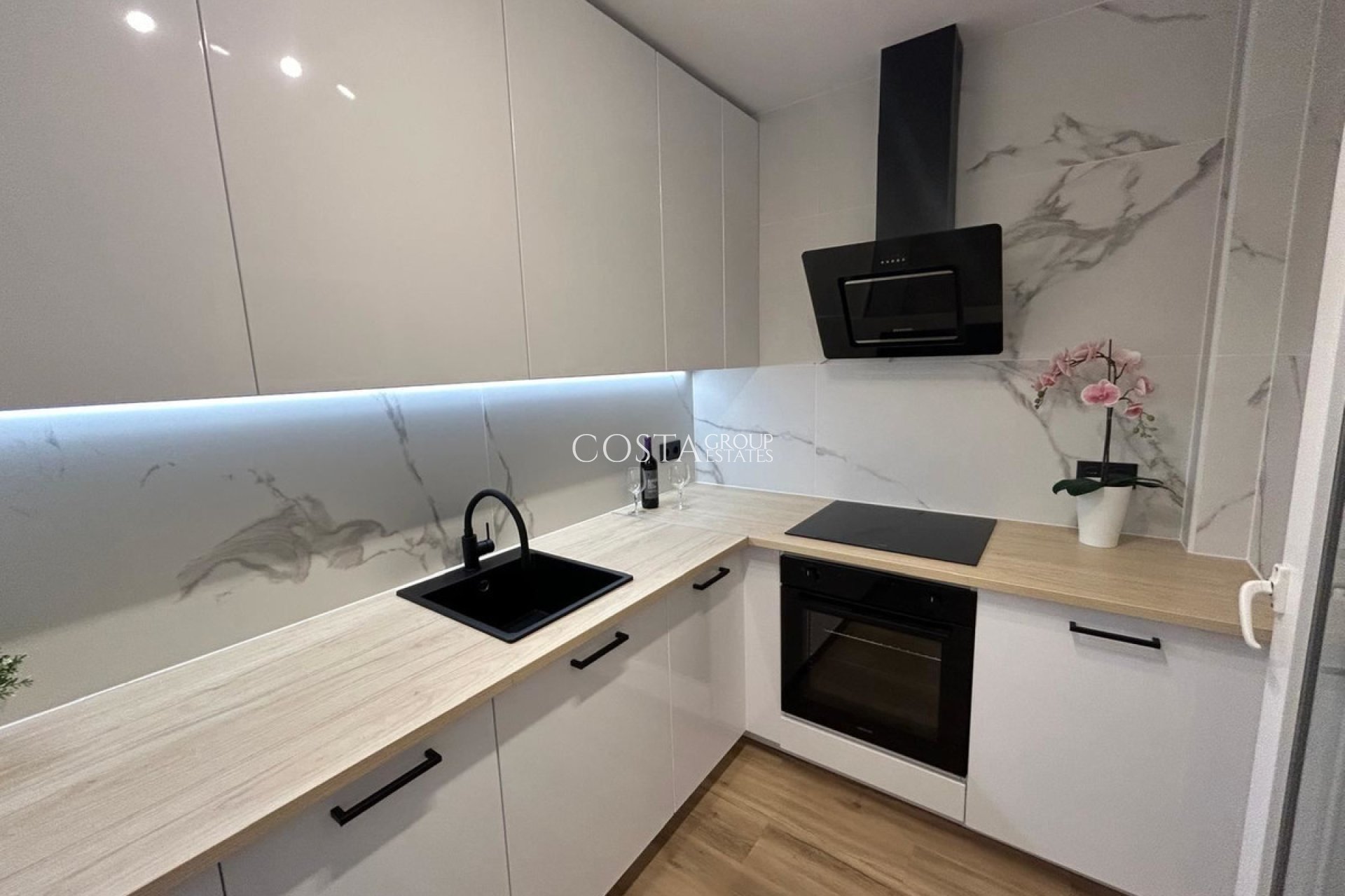 Resale - House -
Orihuela Costa - La Florida