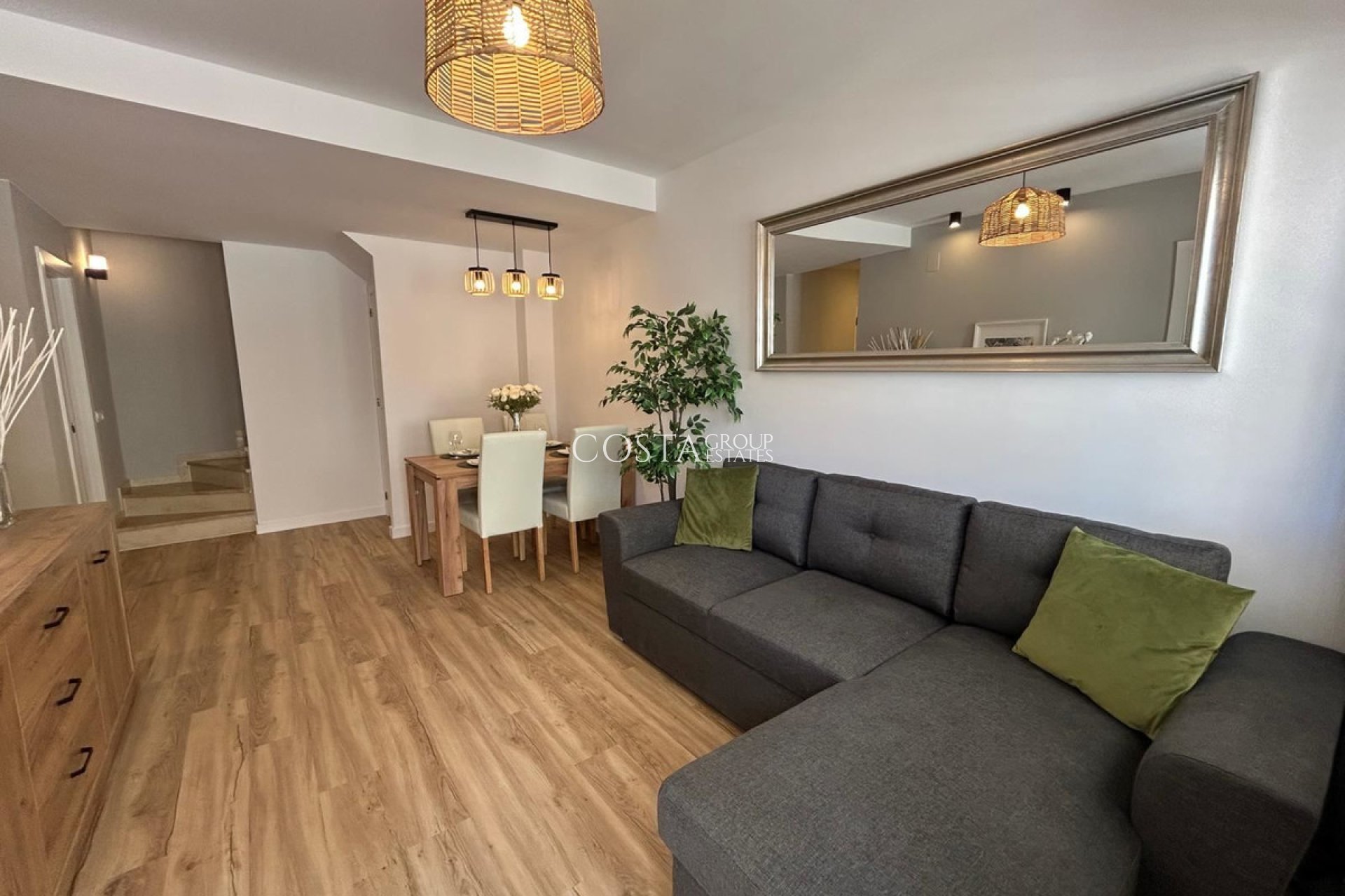 Resale - House -
Orihuela Costa - La Florida