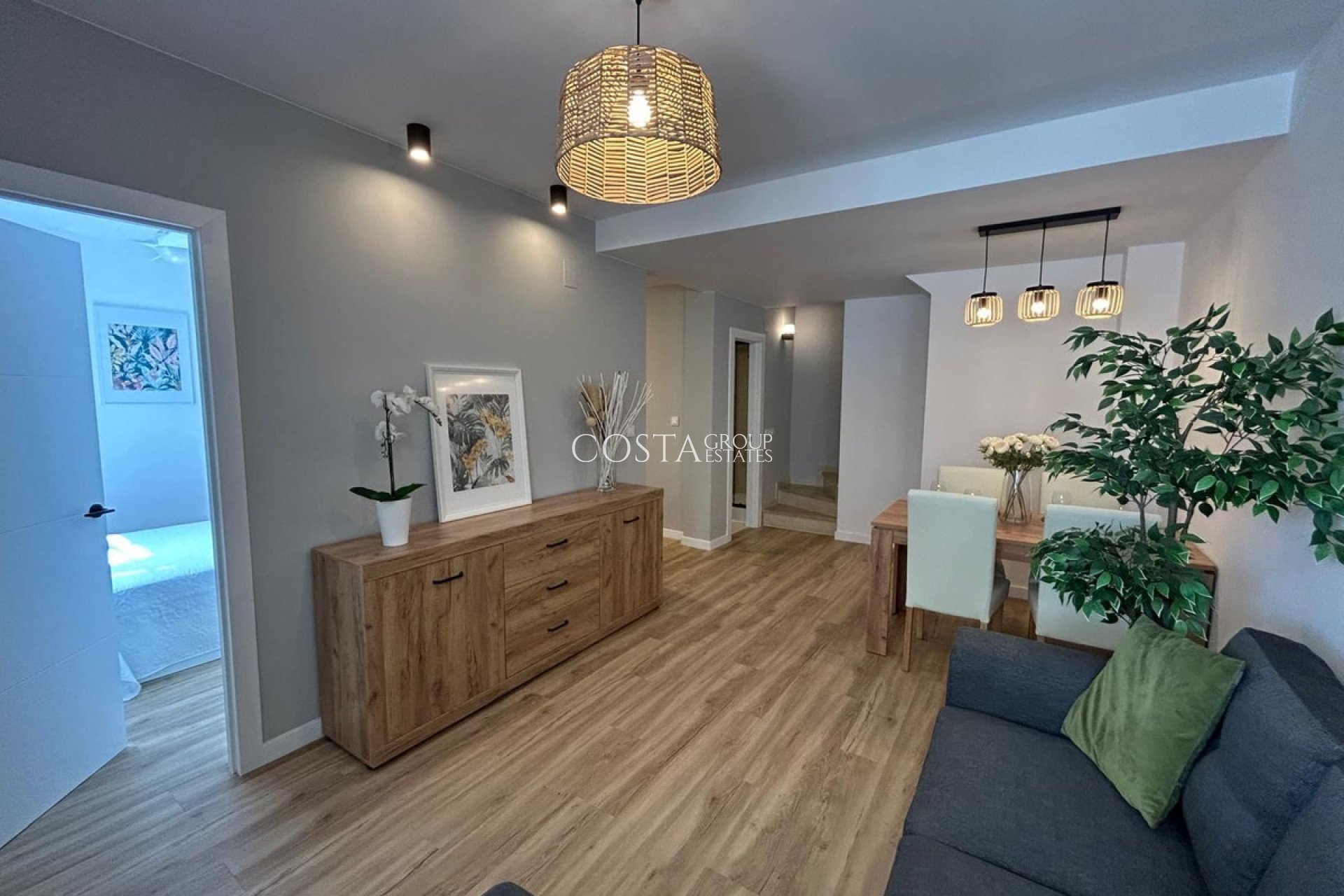 Resale - House -
Orihuela Costa - La Florida