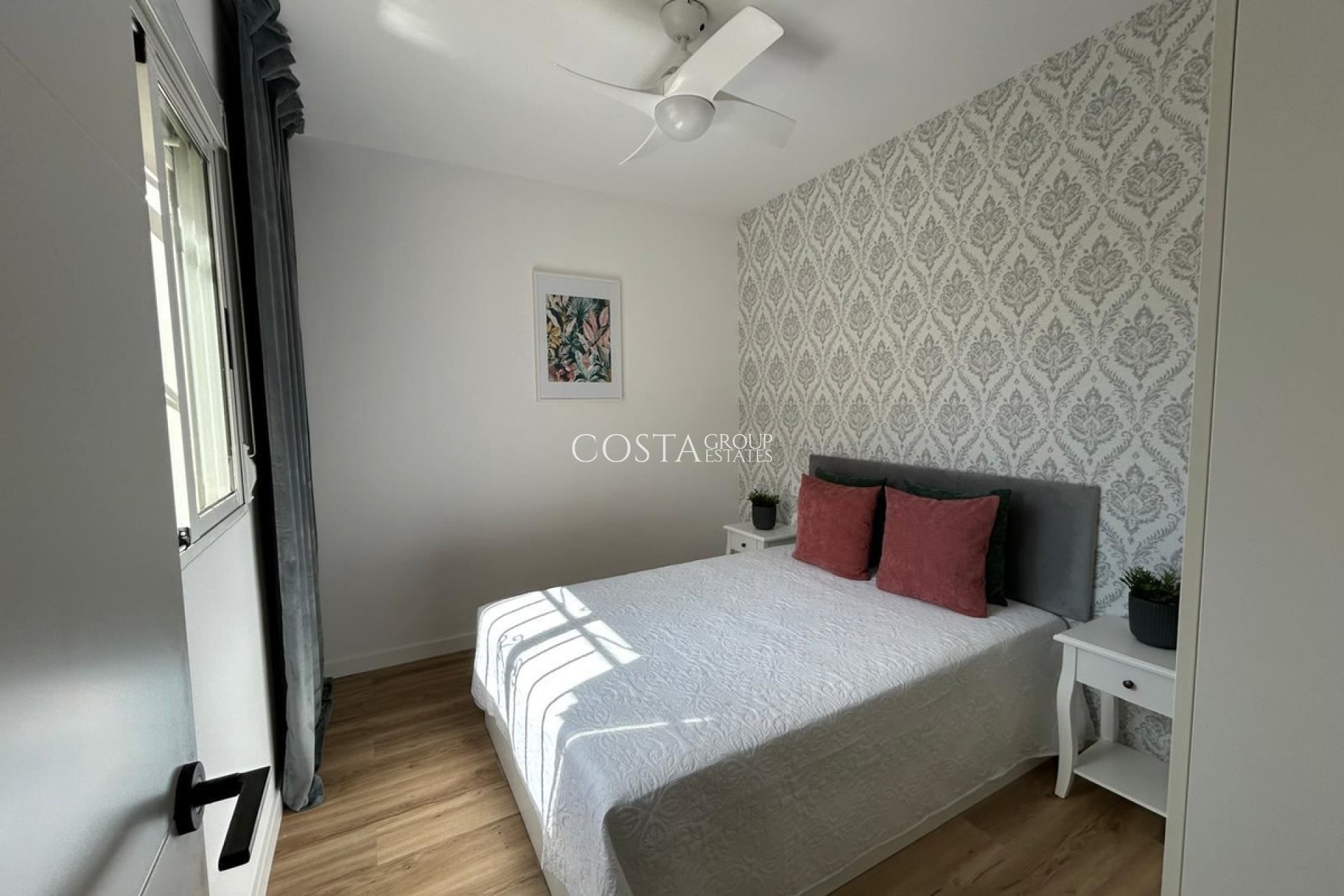 Resale - House -
Orihuela Costa - La Florida