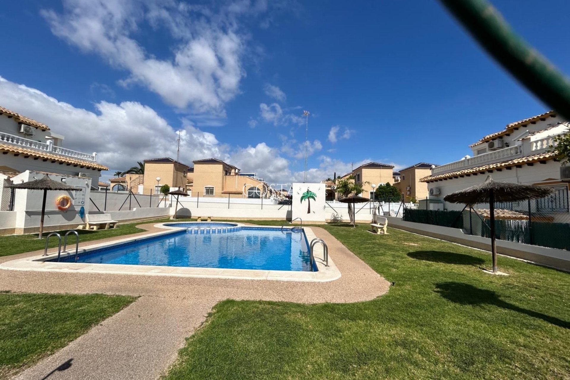 Resale - House -
Orihuela Costa - La Florida