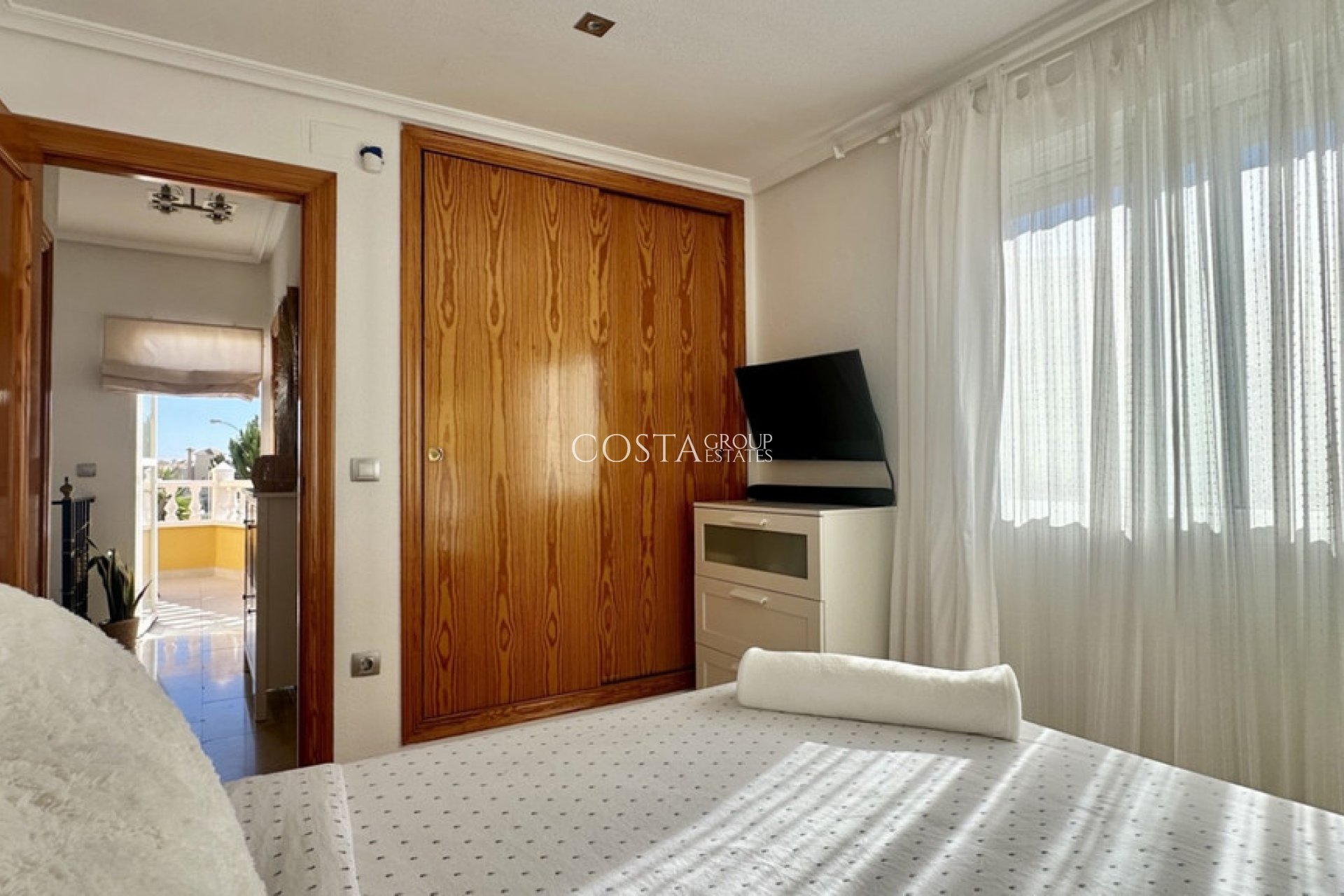 Resale - House -
Orihuela Costa - La Florida