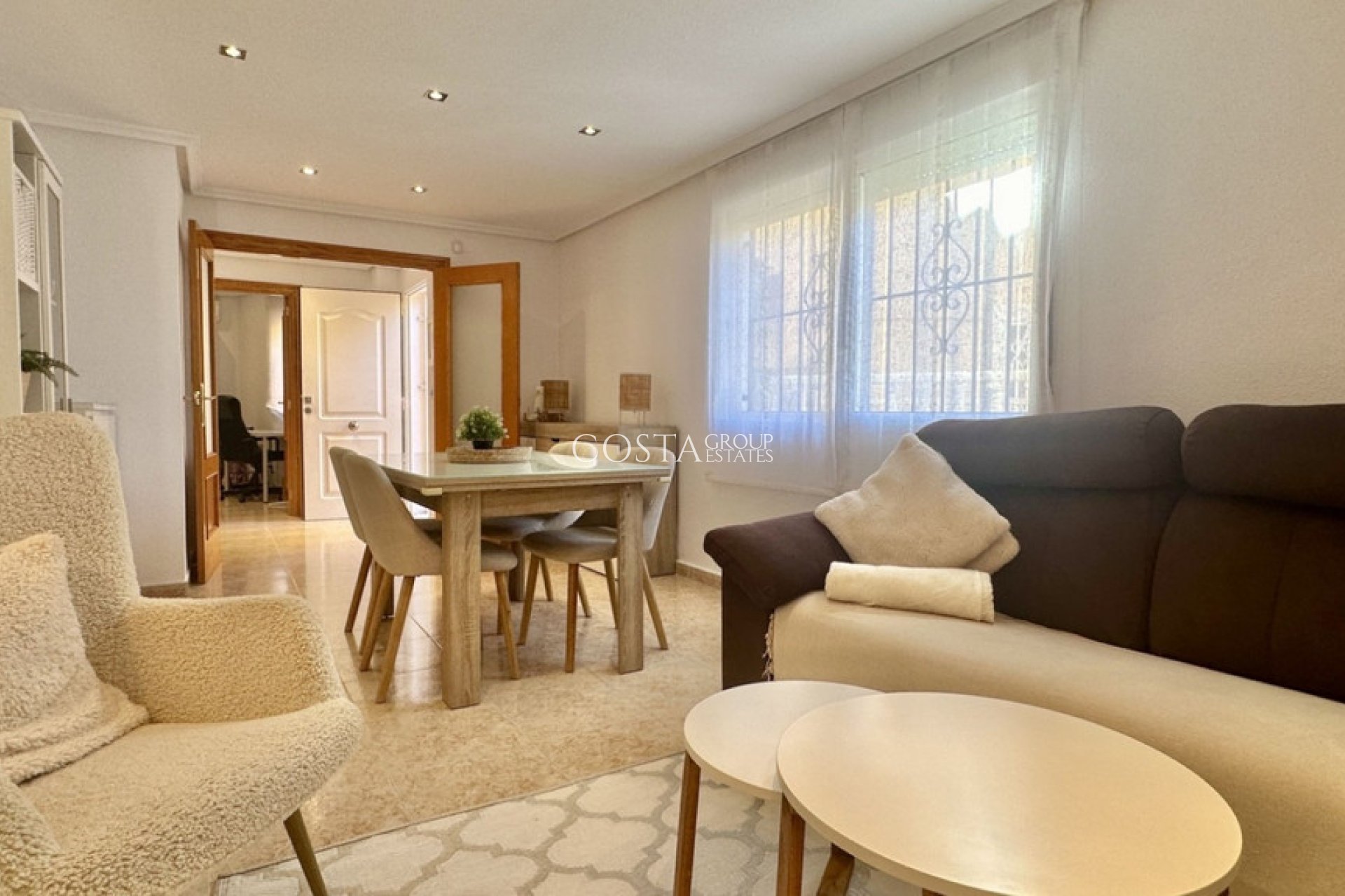 Resale - House -
Orihuela Costa - La Florida