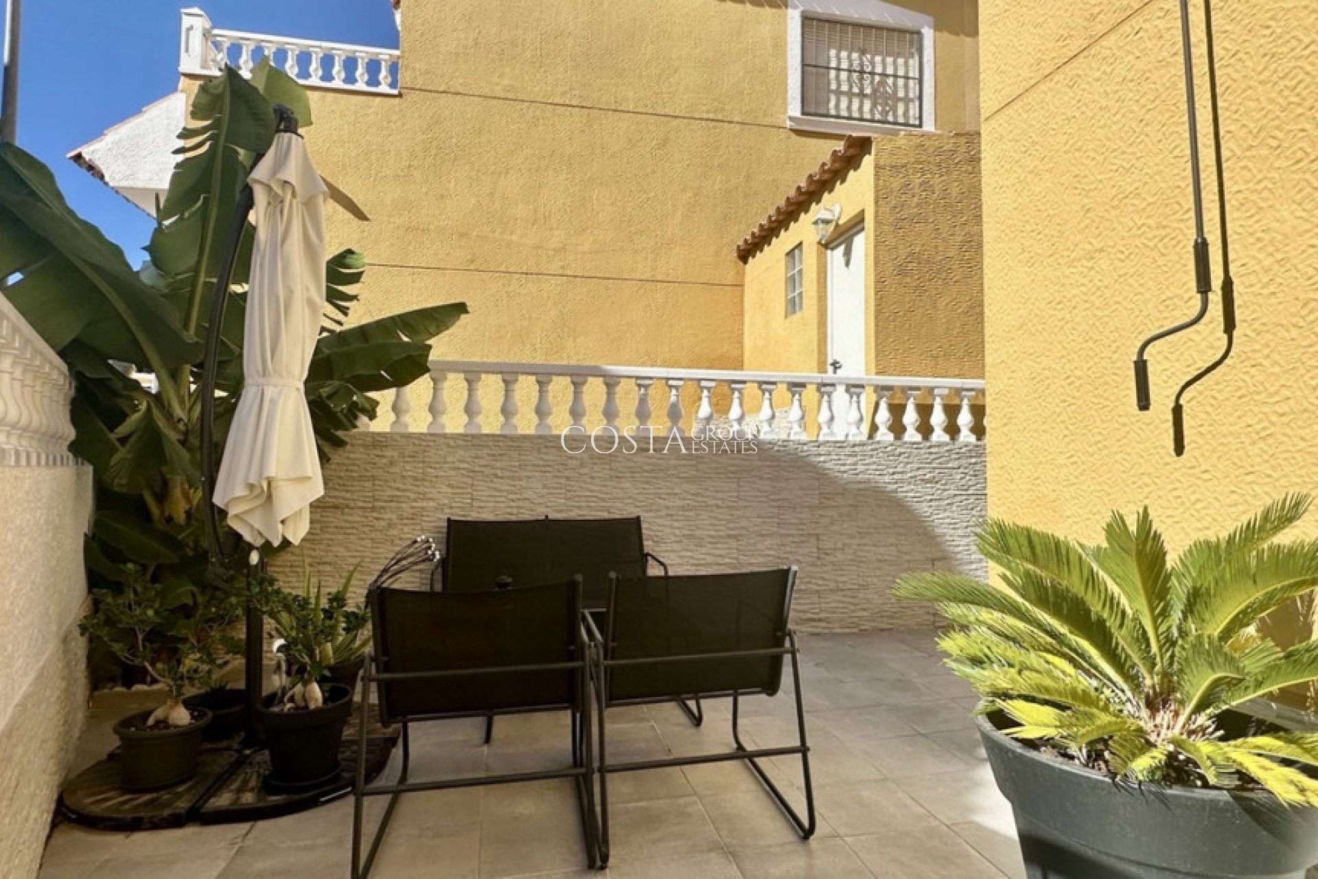Resale - House -
Orihuela Costa - La Florida