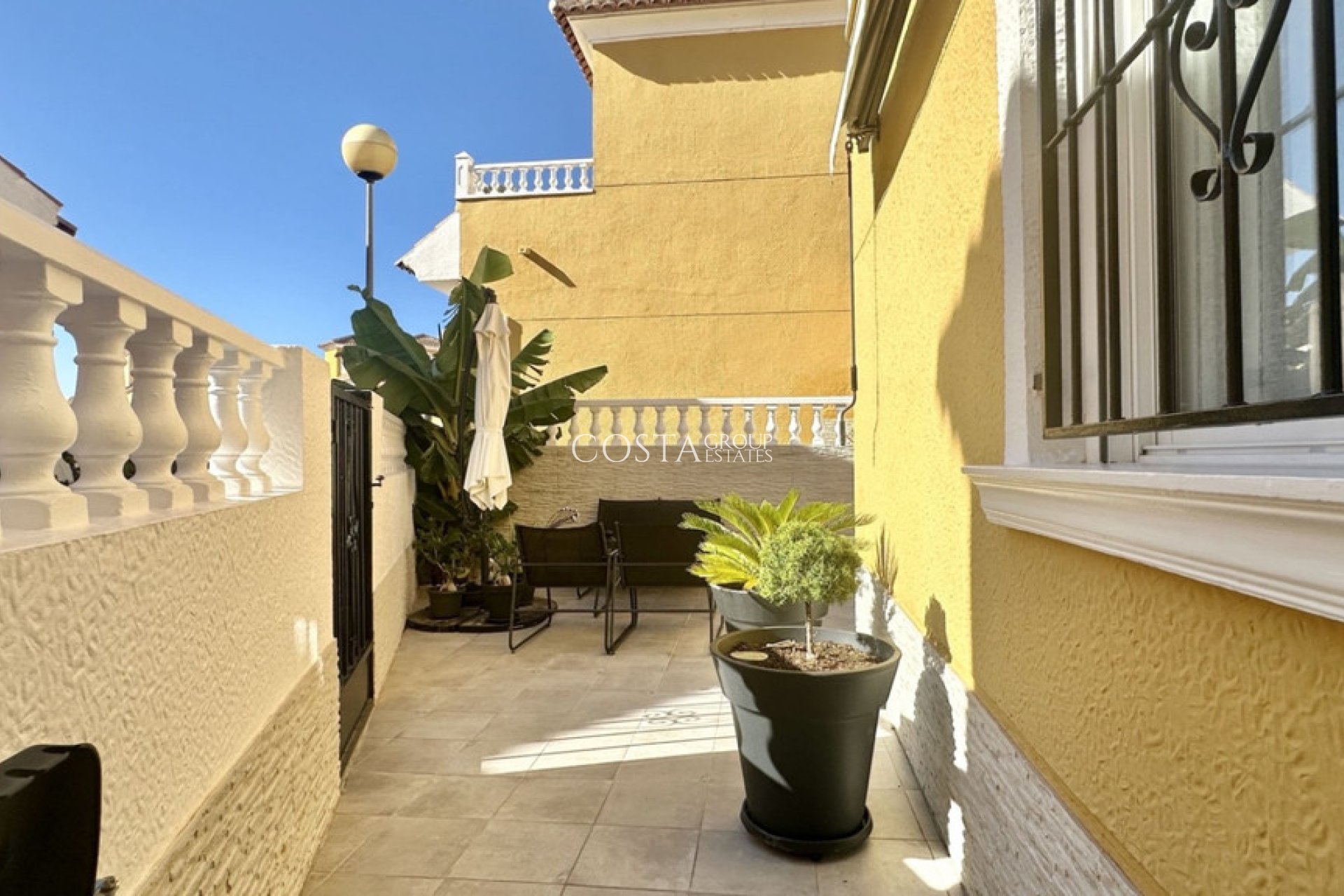 Resale - House -
Orihuela Costa - La Florida