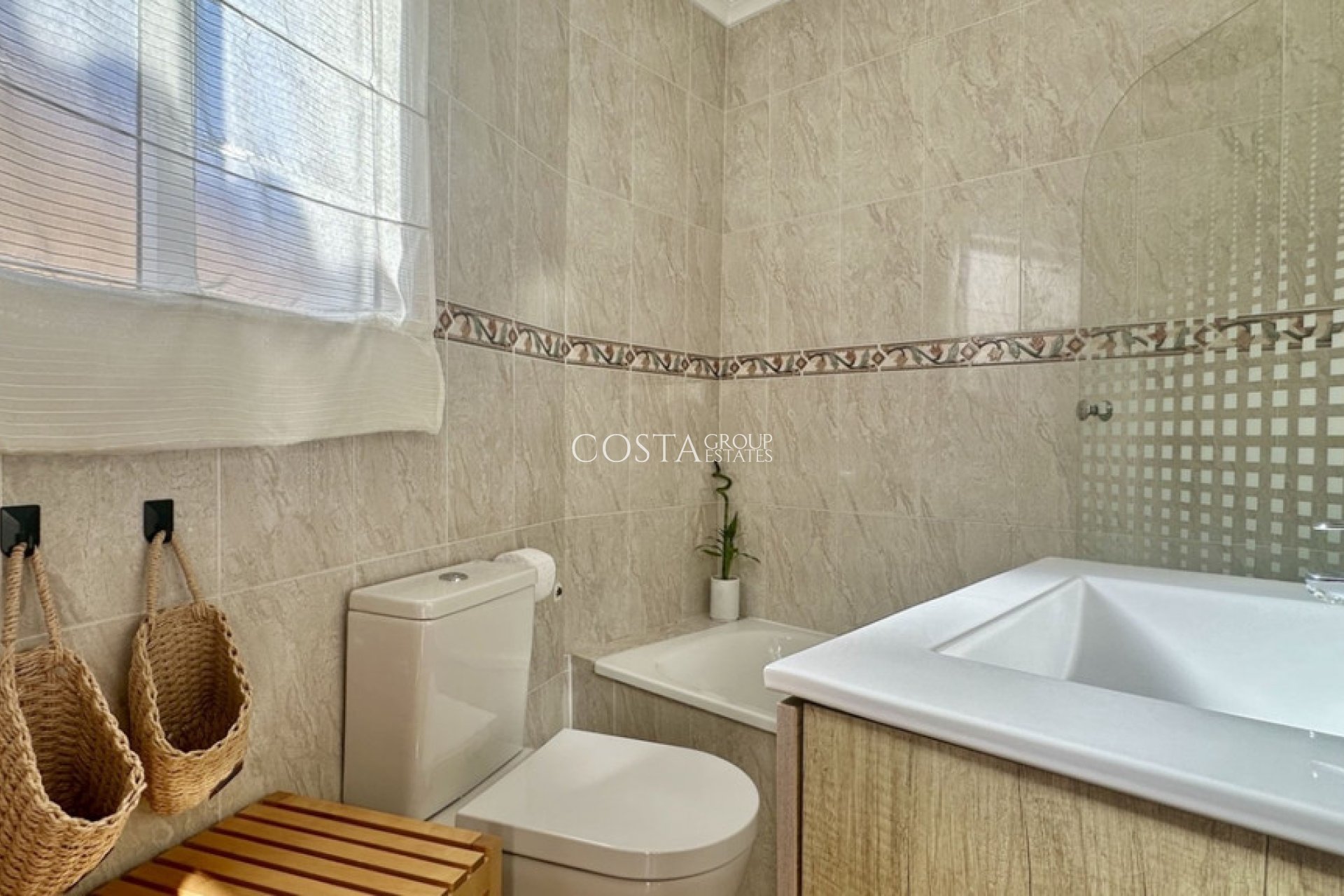 Resale - House -
Orihuela Costa - La Florida