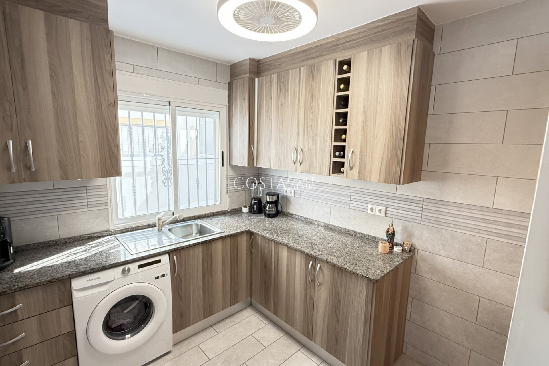 Resale - House -
Orihuela Costa - La Zenia