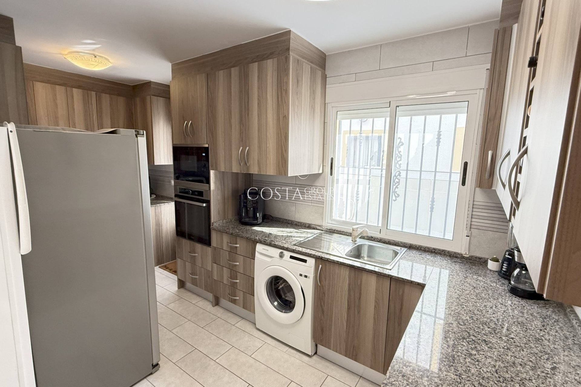 Resale - House -
Orihuela Costa - La Zenia