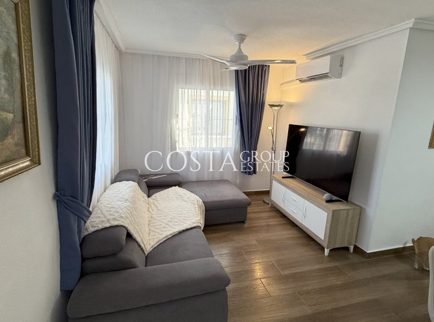 Resale - House -
Orihuela Costa - La Zenia