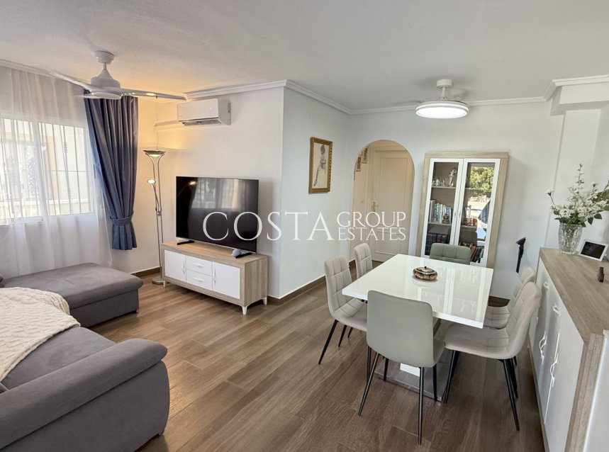 Resale - House -
Orihuela Costa - La Zenia