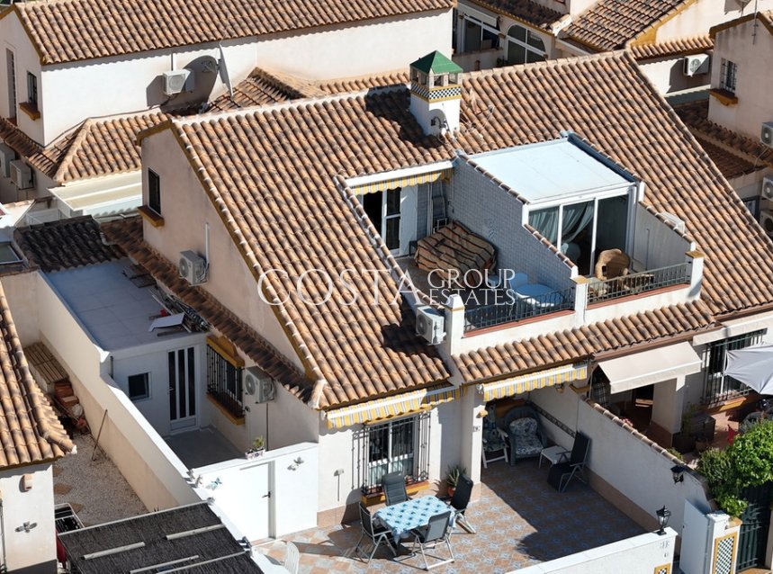 Resale - House -
Orihuela Costa - La Zenia