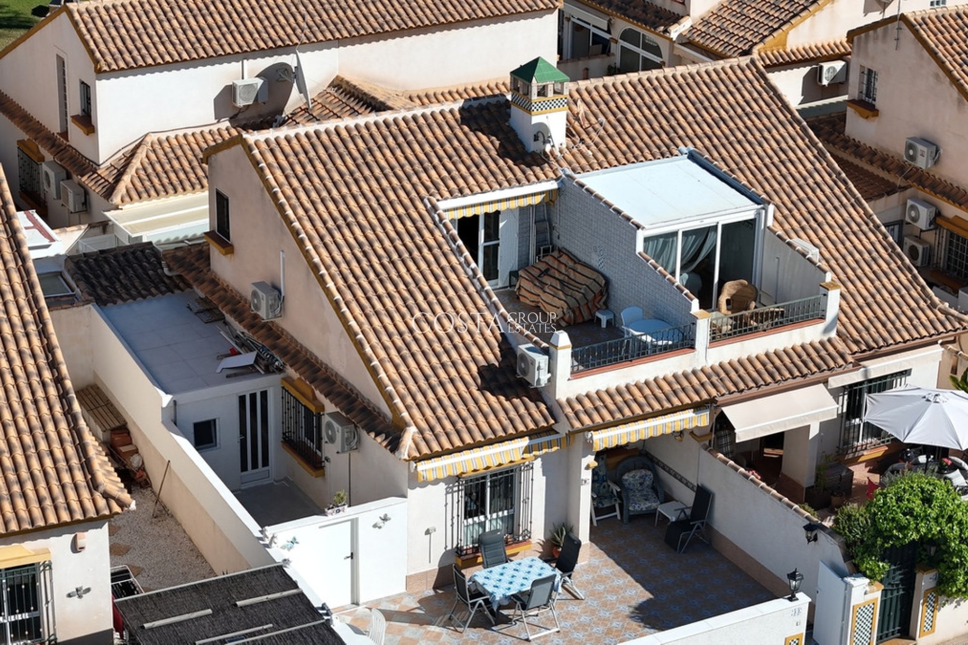 Resale - House -
Orihuela Costa - La Zenia