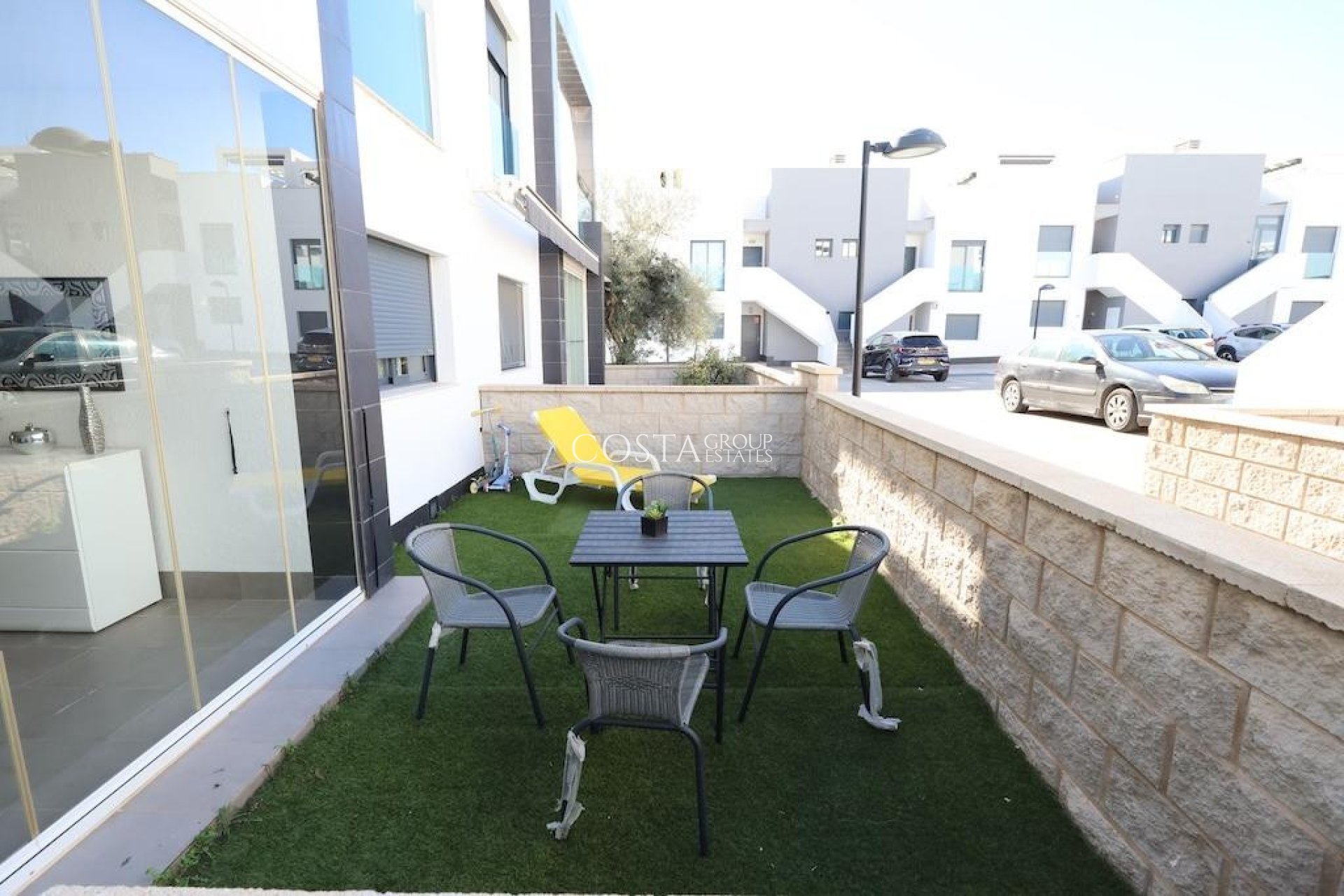 Resale - House -
Orihuela Costa - La Zenia