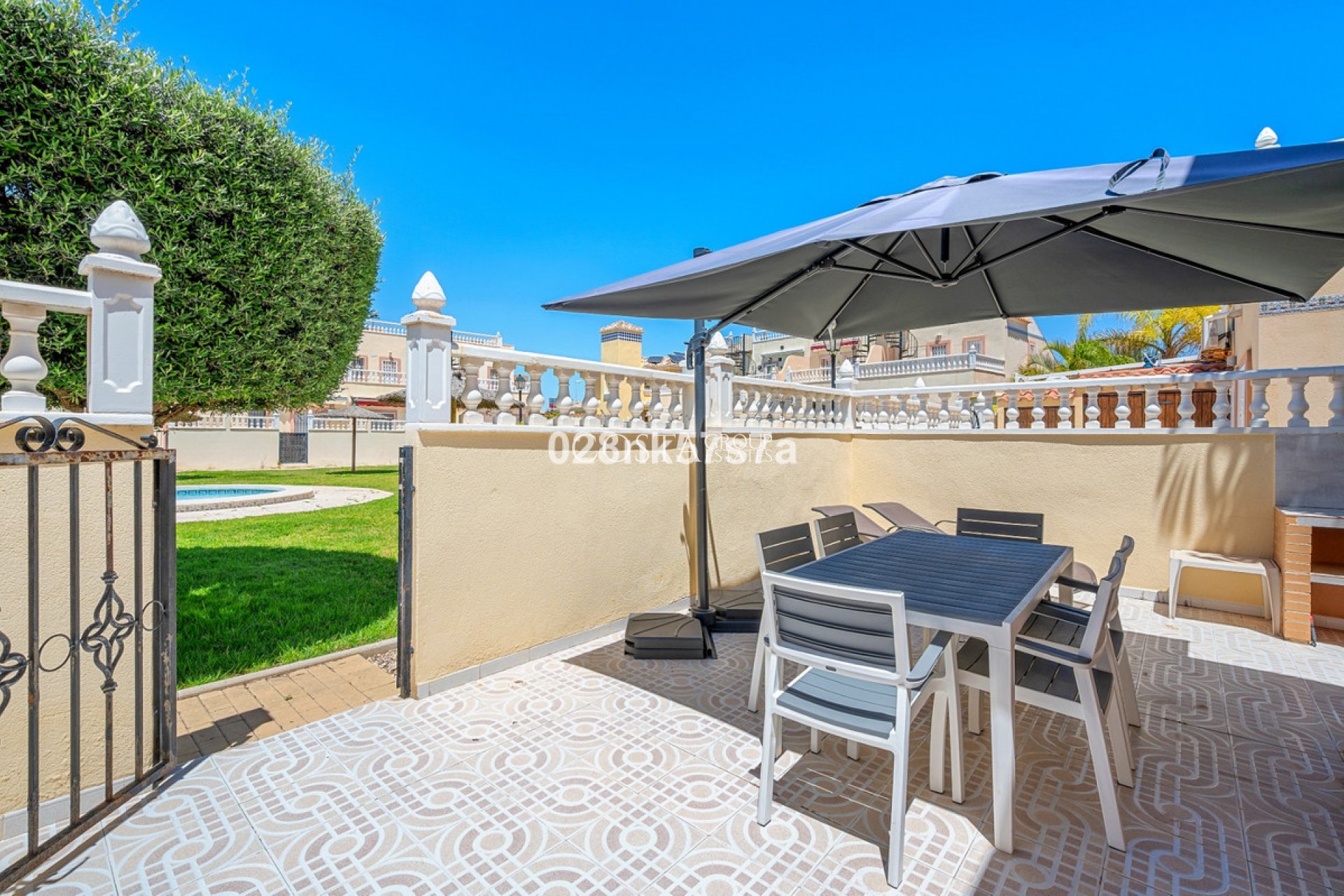 Resale - House -
Orihuela Costa - La Zenia