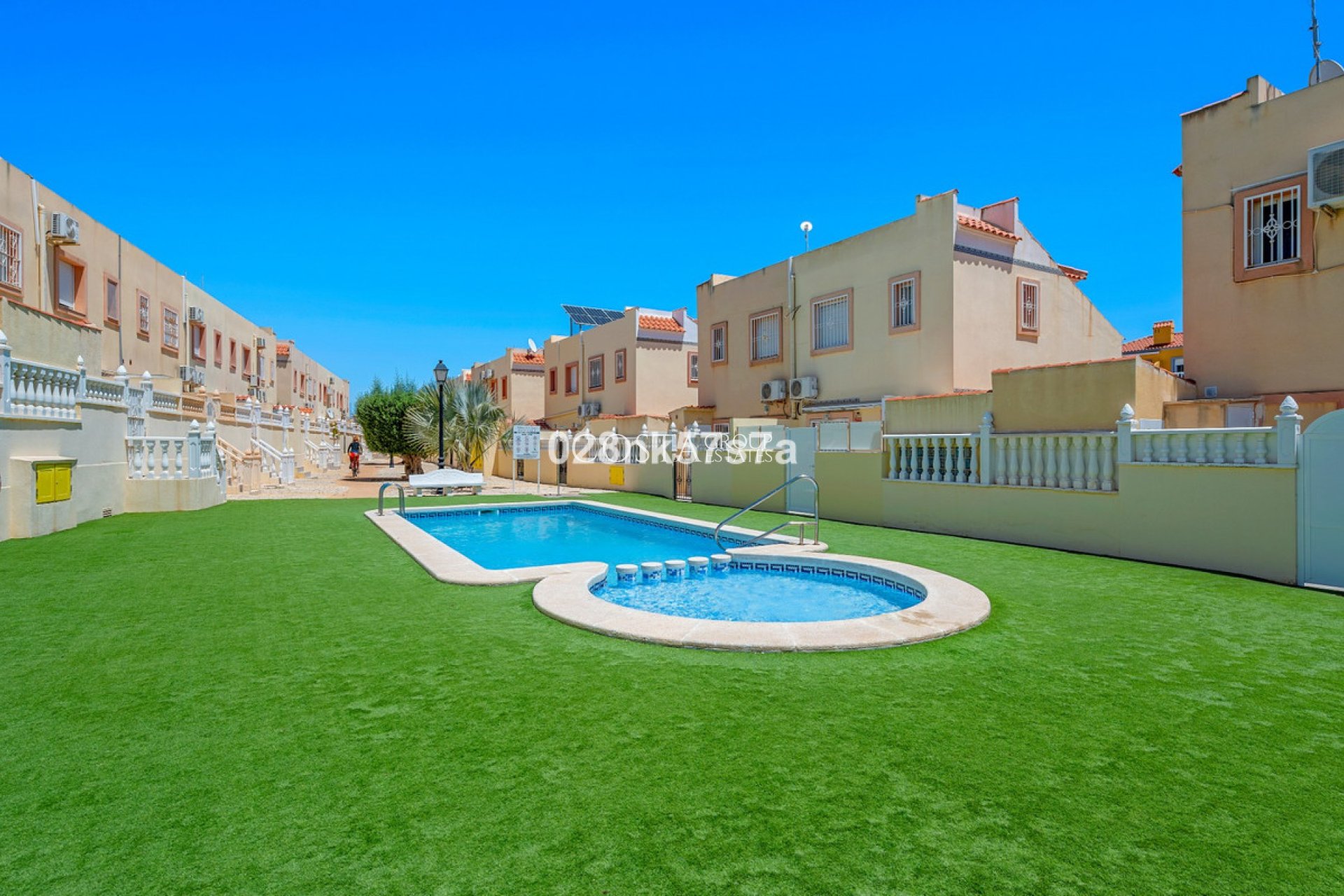 Resale - House -
Orihuela Costa - La Zenia