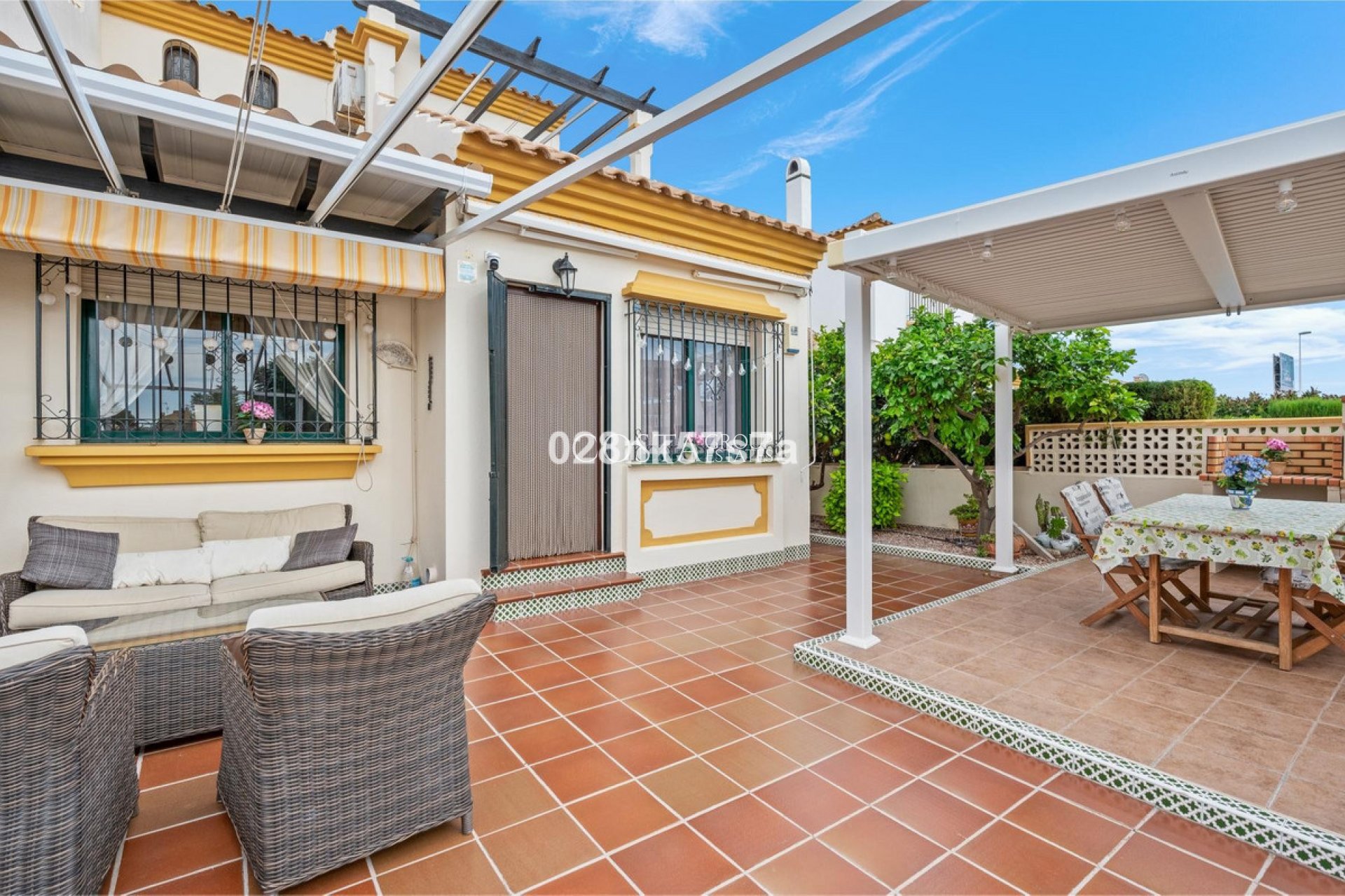 Resale - House -
Orihuela Costa - La Zenia