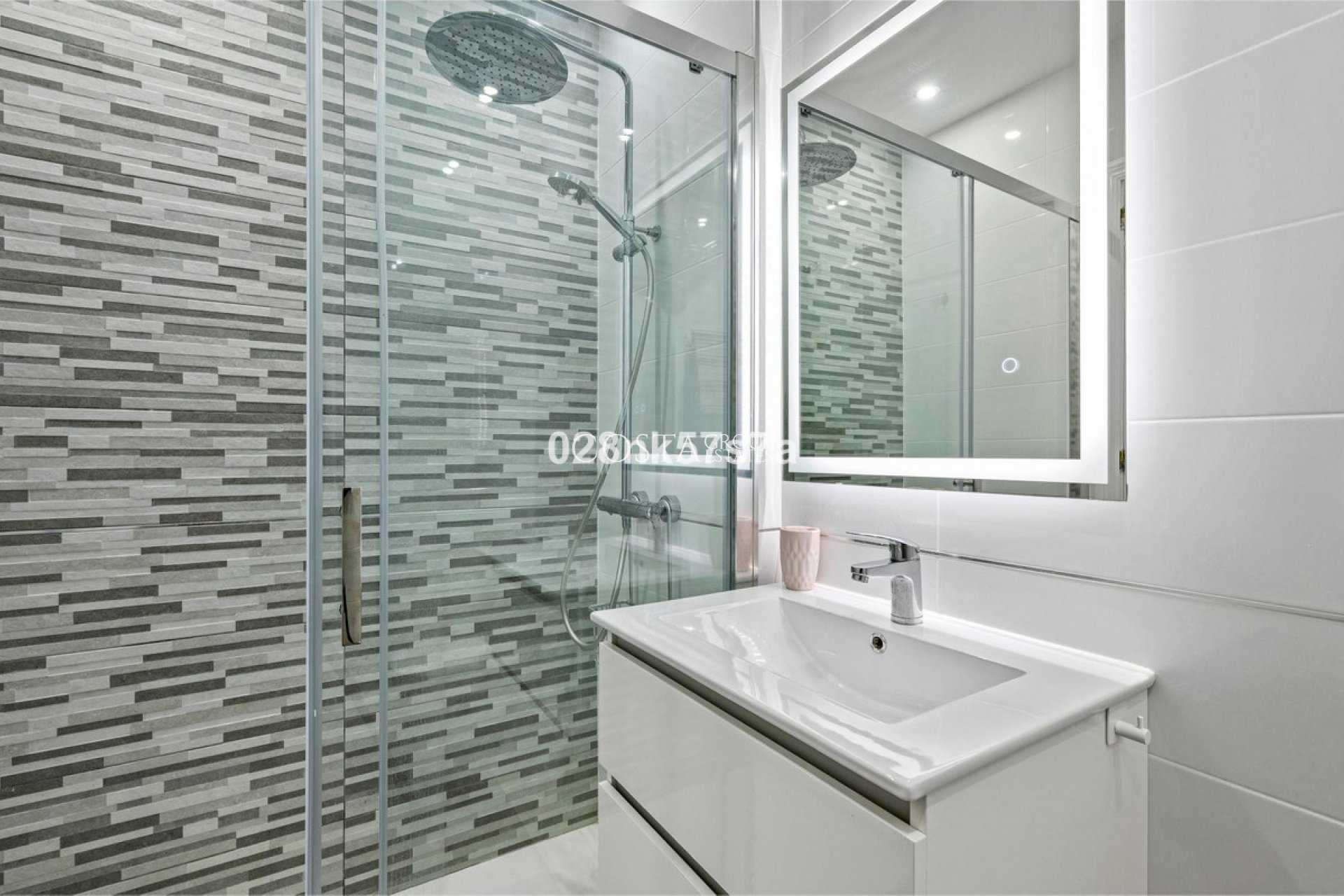 Resale - House -
Orihuela Costa - La Zenia