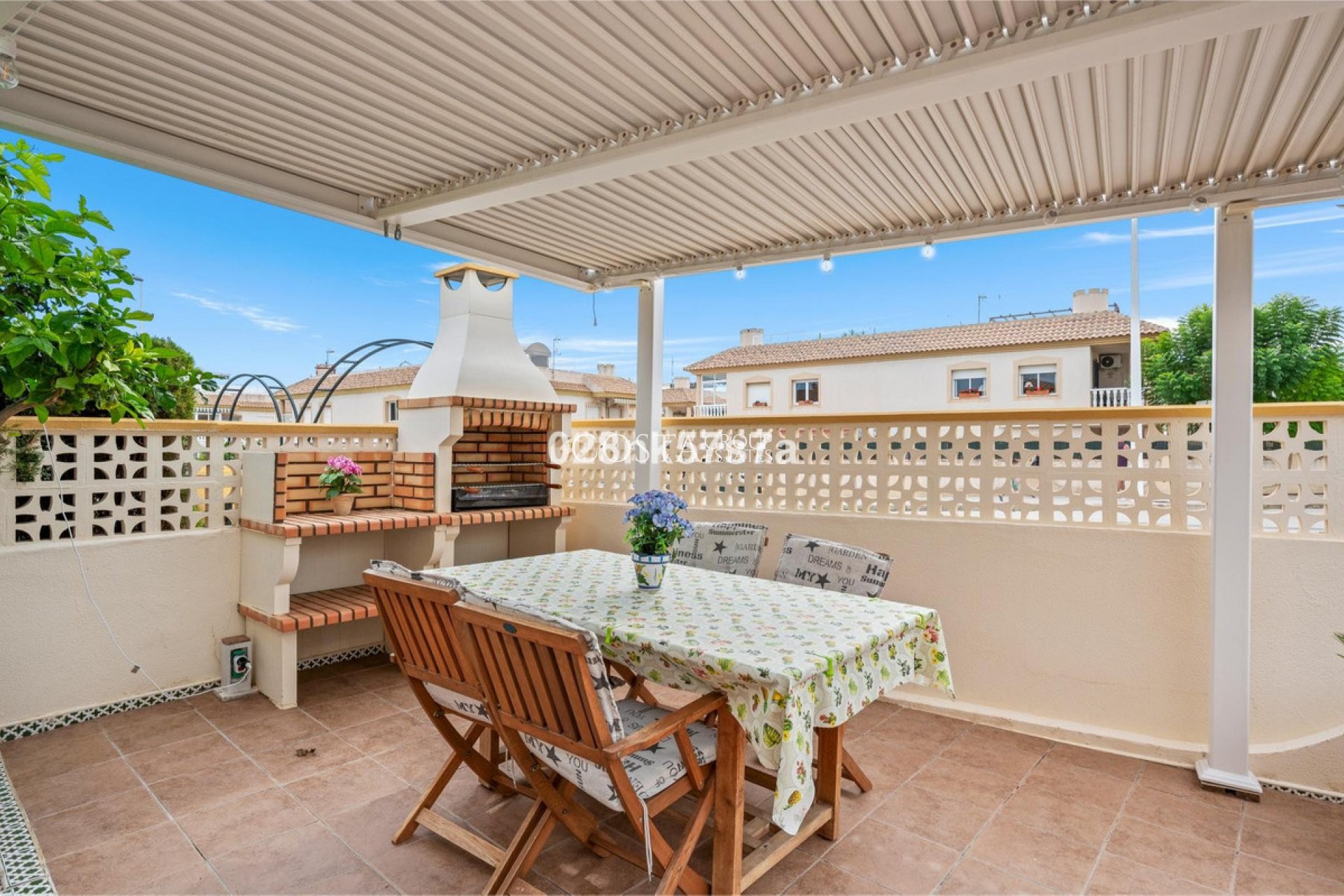 Resale - House -
Orihuela Costa - La Zenia