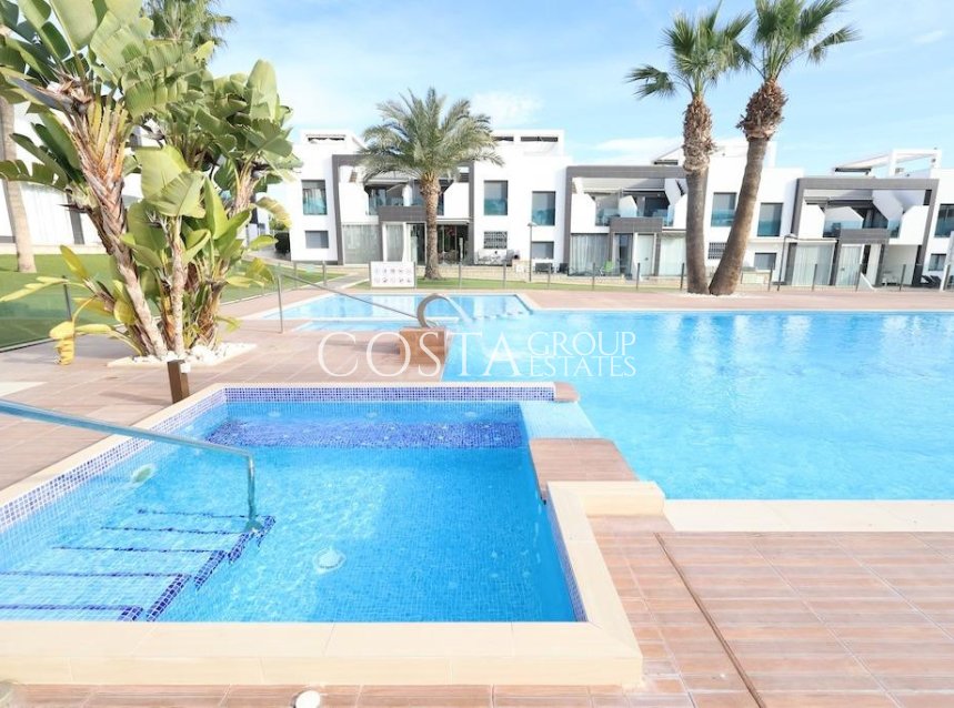 Resale - House -
Orihuela Costa - La Zenia