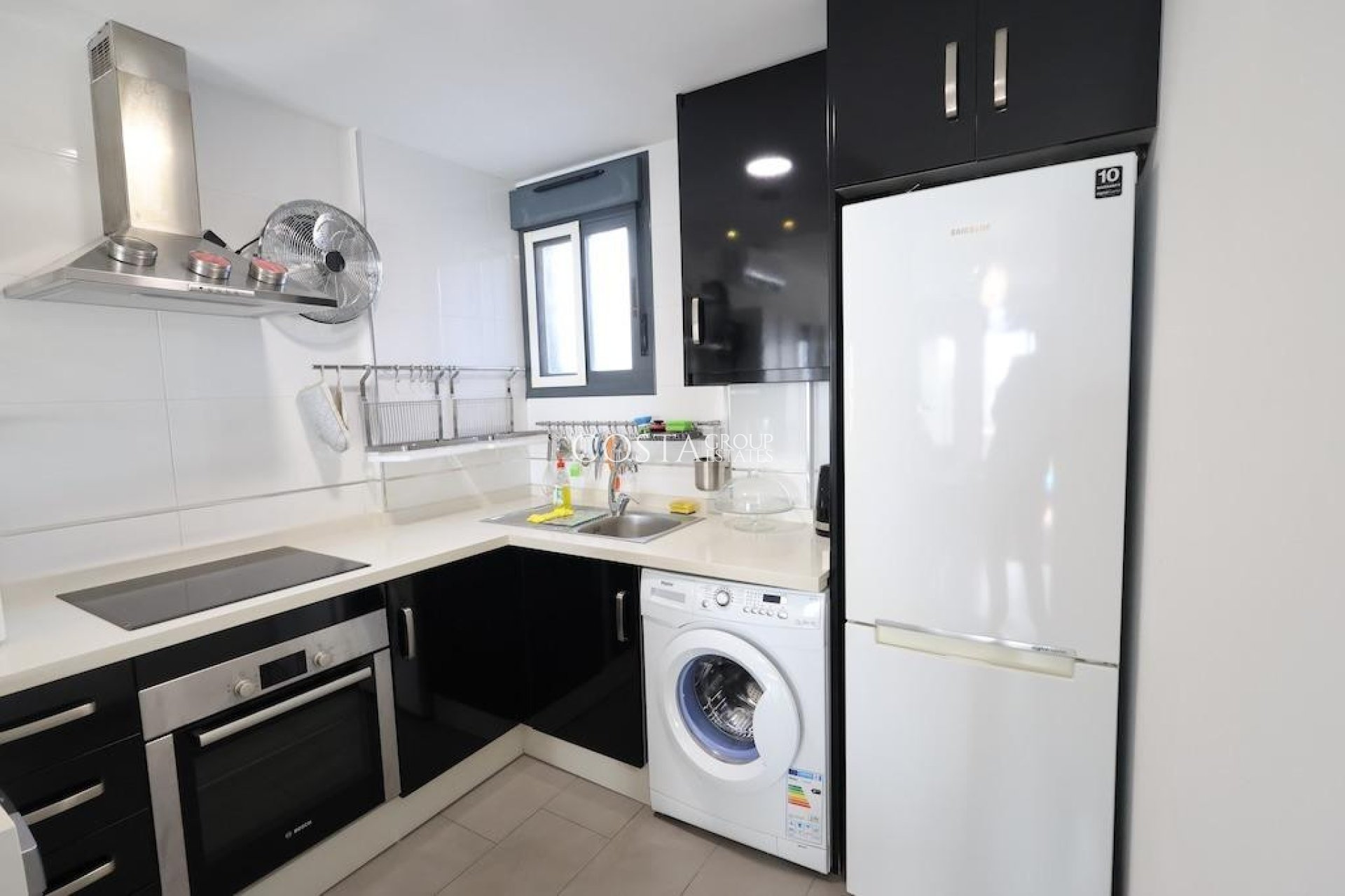 Resale - House -
Orihuela Costa - La Zenia