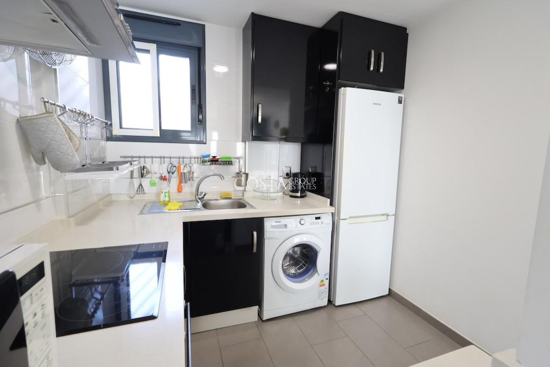 Resale - House -
Orihuela Costa - La Zenia