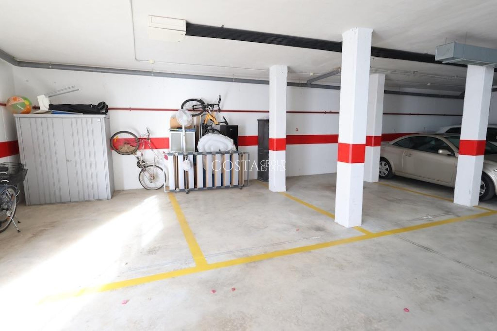 Resale - House -
Orihuela Costa - La Zenia