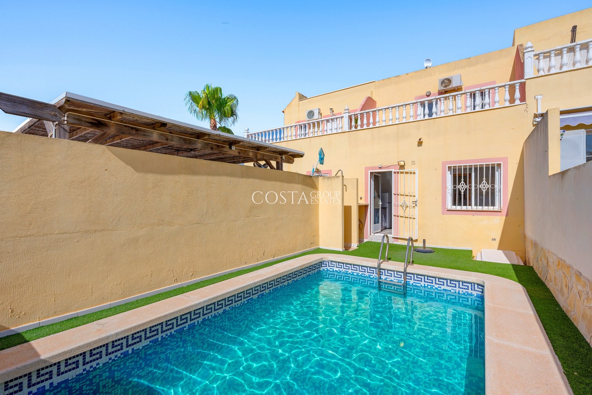Resale - House -
Orihuela Costa - Las Filipinas