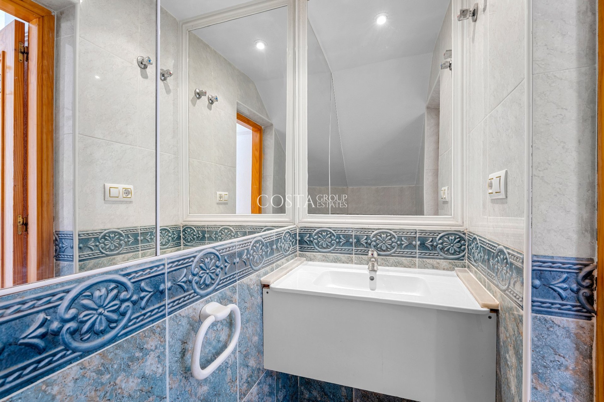 Resale - House -
Orihuela Costa - Las Filipinas