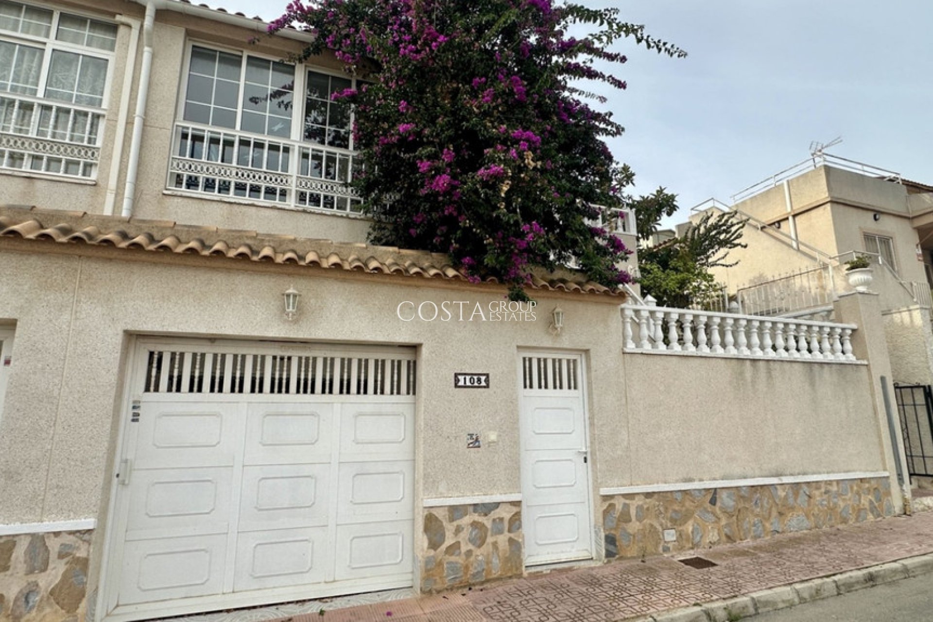 Resale - House -
Orihuela Costa - Los Altos