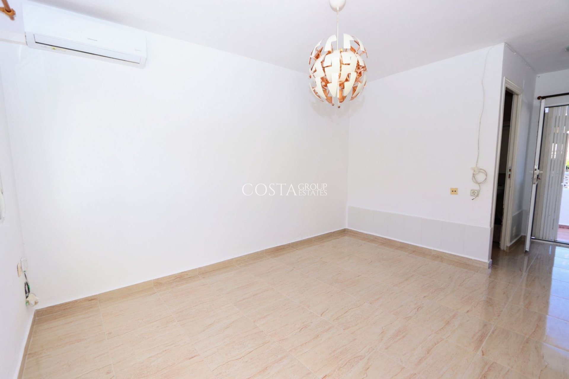 Resale - House -
Orihuela Costa - Los Balcones