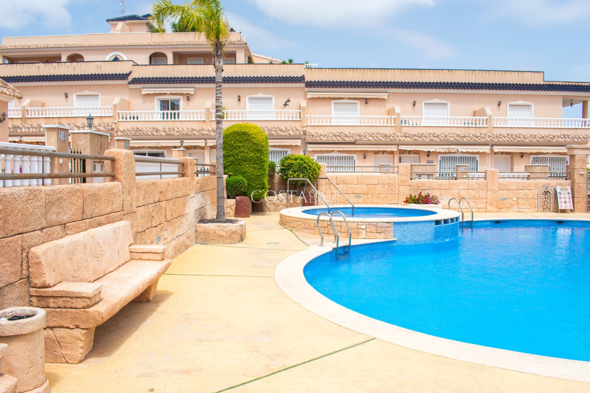 Resale - House -
Orihuela Costa - Los Dolses