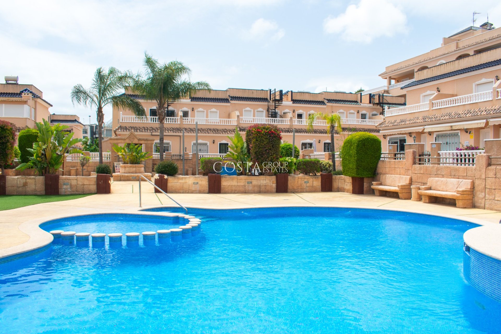 Resale - House -
Orihuela Costa - Los Dolses