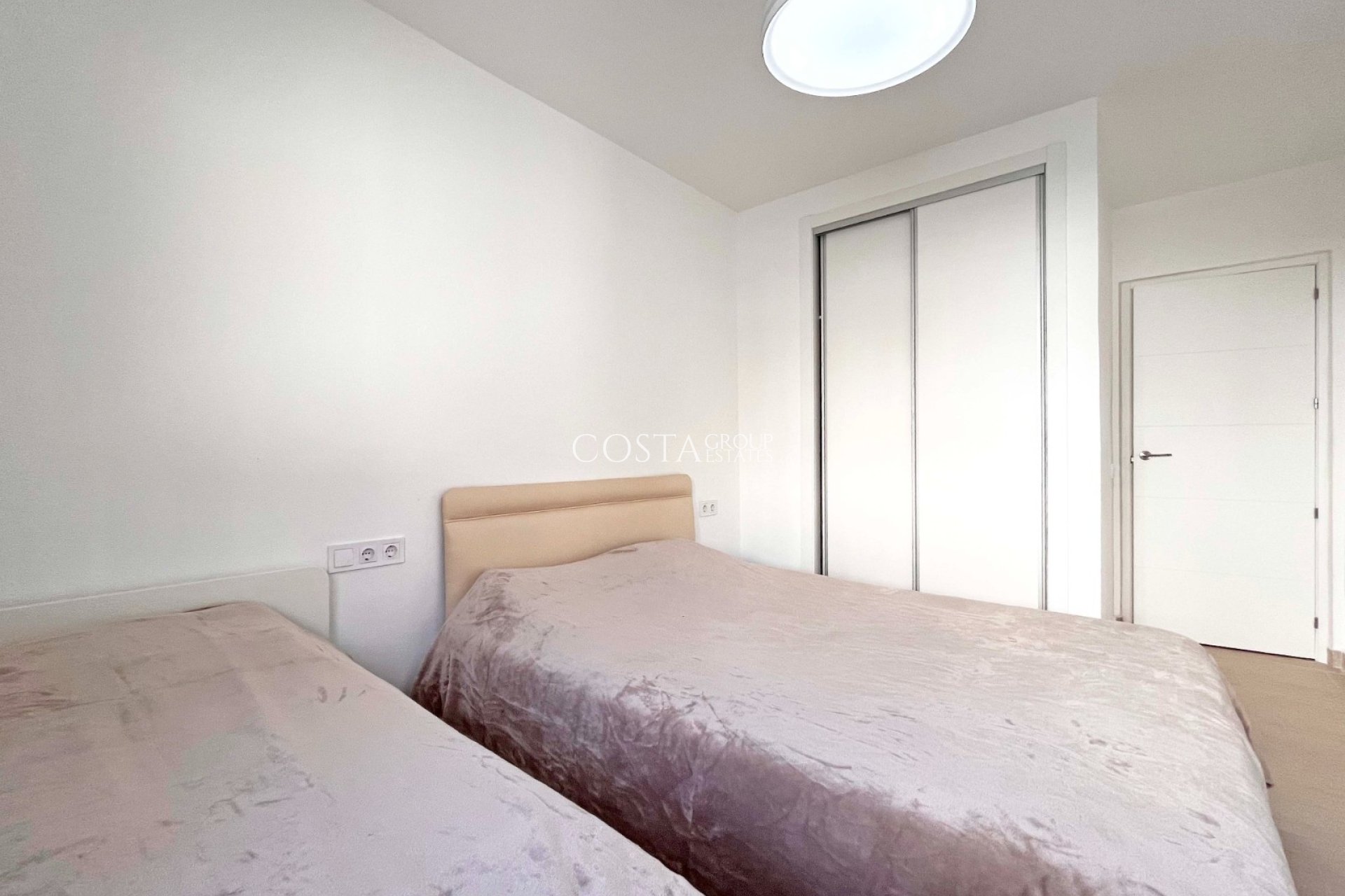 Resale - House -
Orihuela Costa - Playa Flamenca