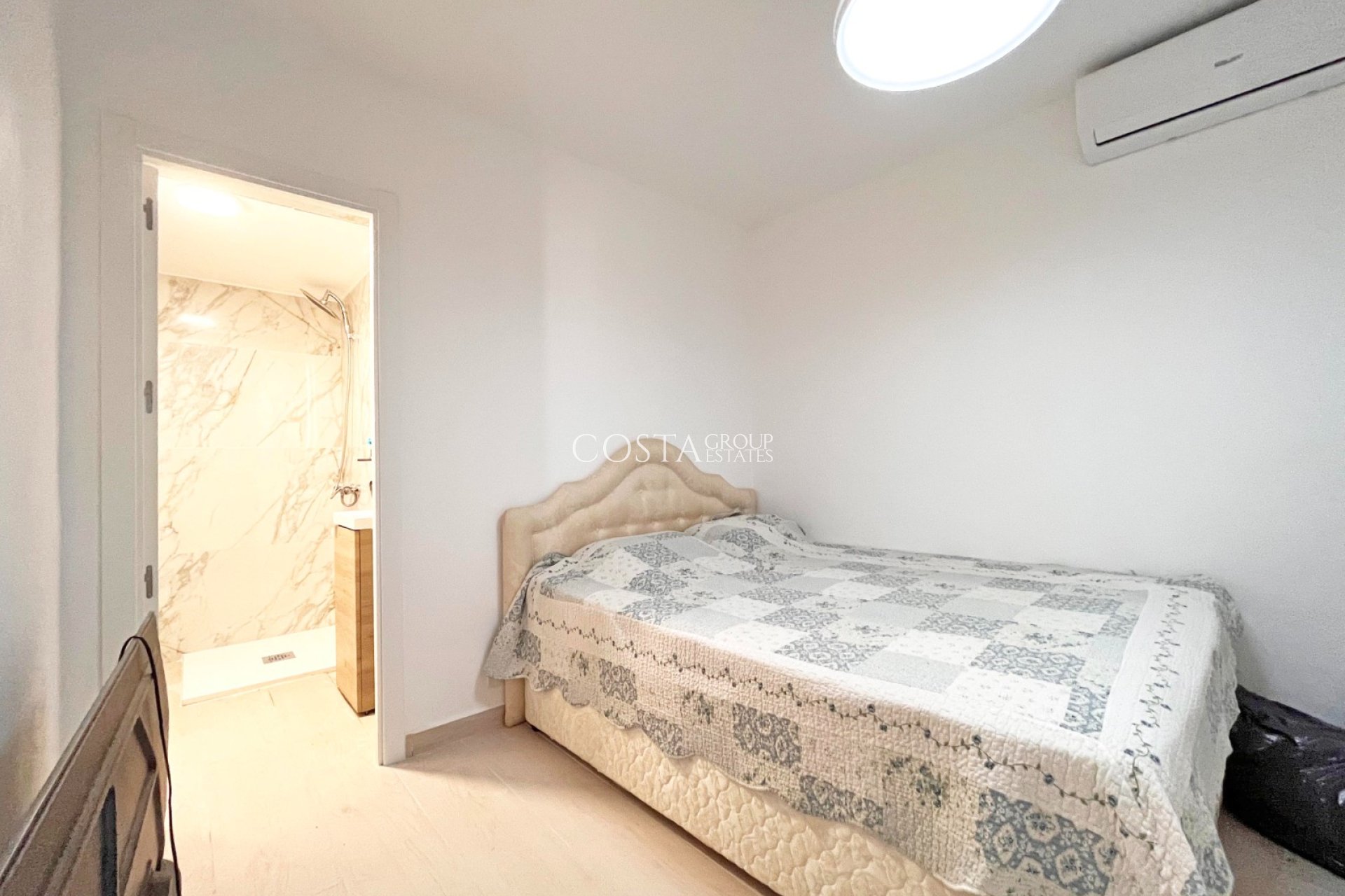 Resale - House -
Orihuela Costa - Playa Flamenca