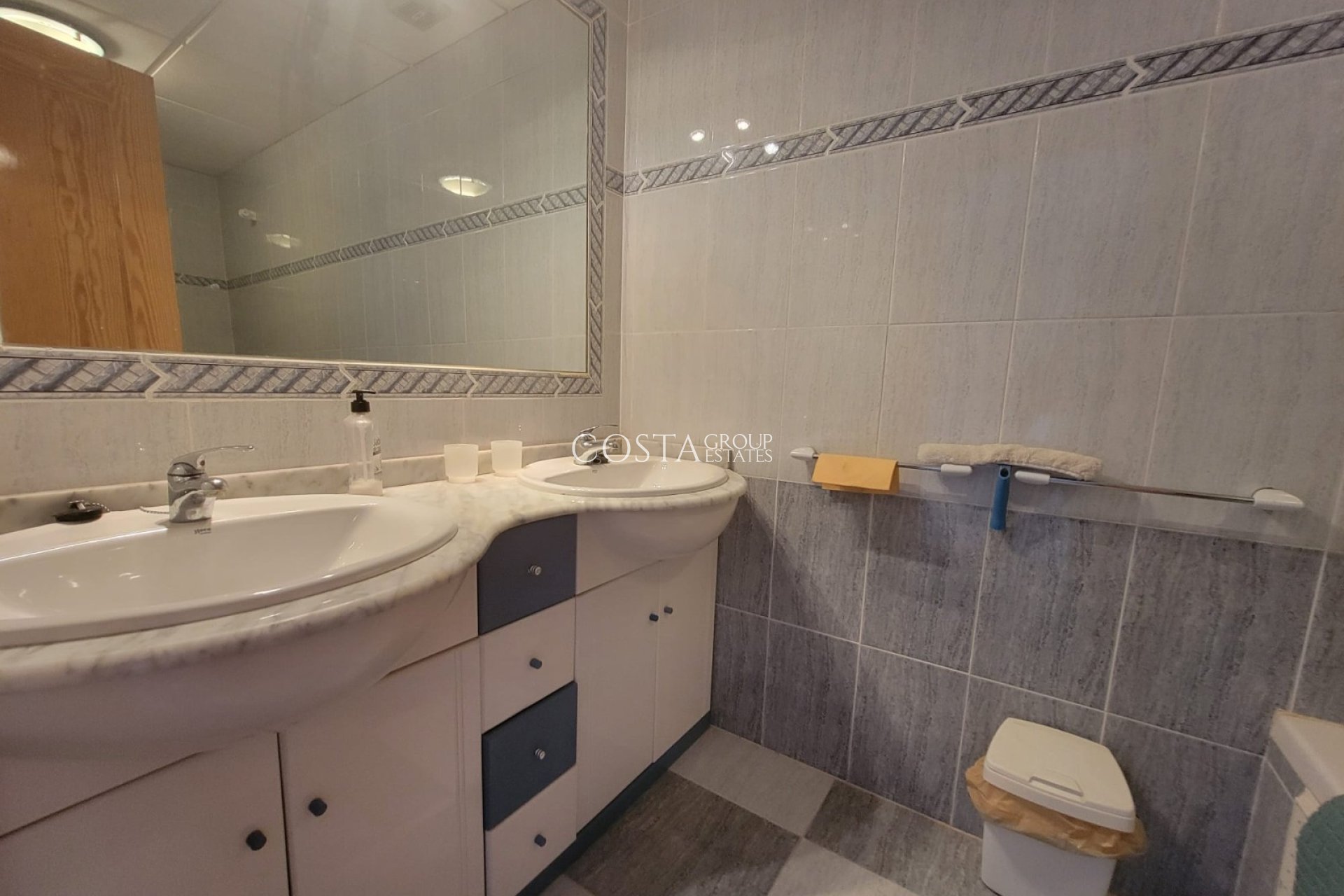 Resale - House -
Orihuela Costa - Playa Flamenca