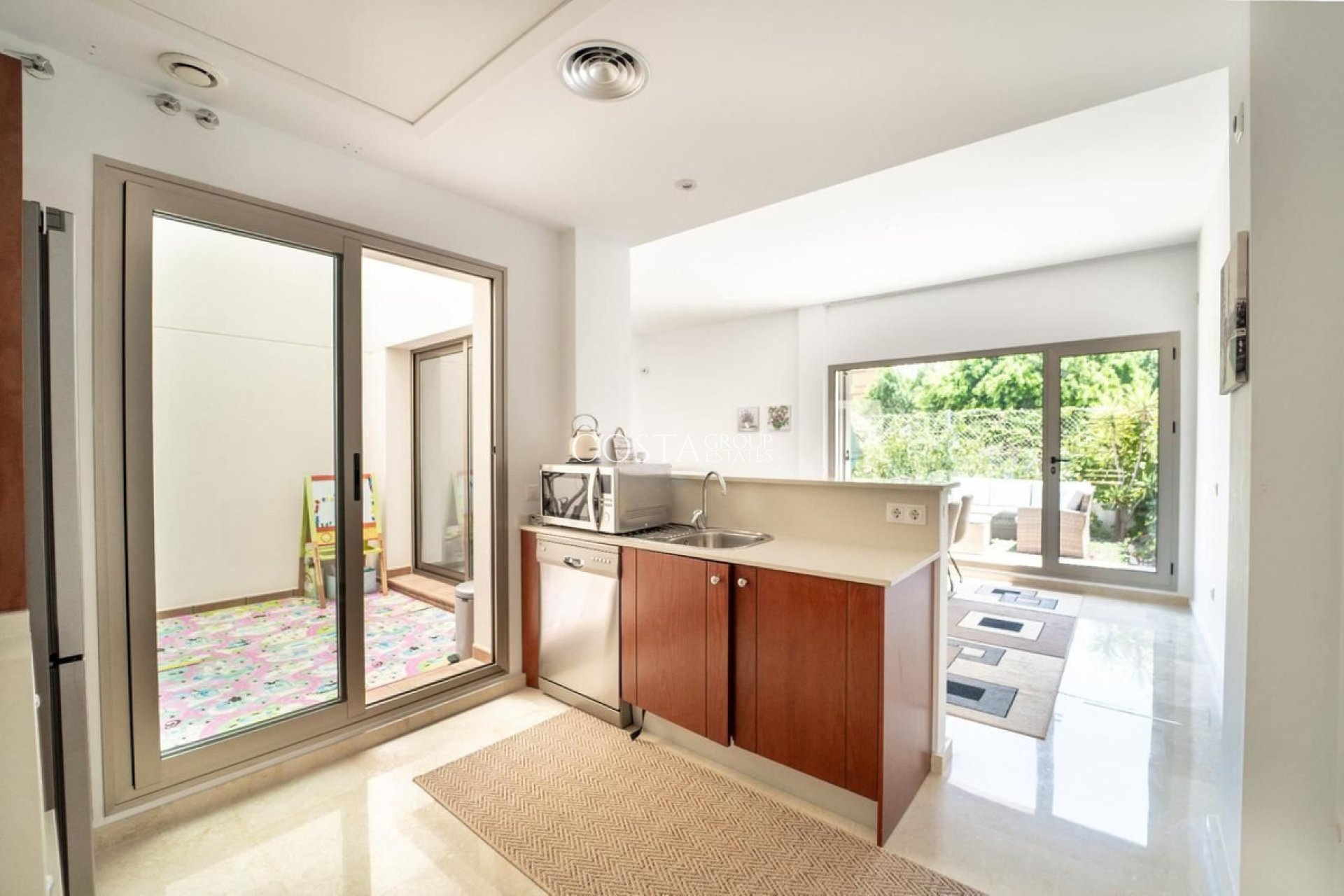 Resale - House -
Orihuela Costa - Punta Prima