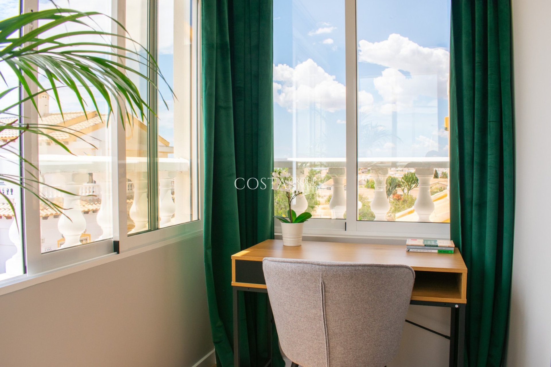 Resale - House -
Orihuela Costa - Punta Prima