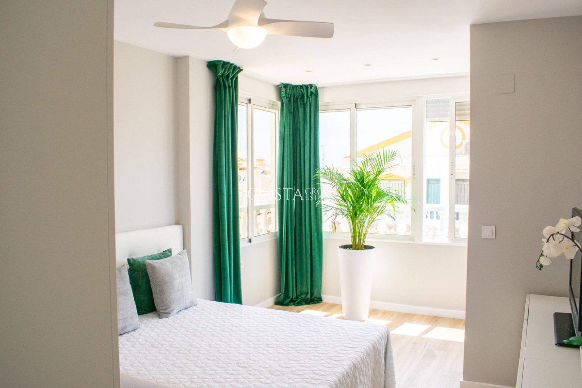 Resale - House -
Orihuela Costa - Punta Prima