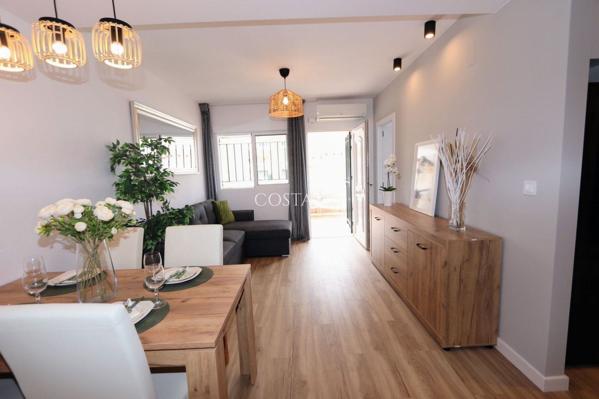 Resale - House -
Orihuela Costa - Punta Prima