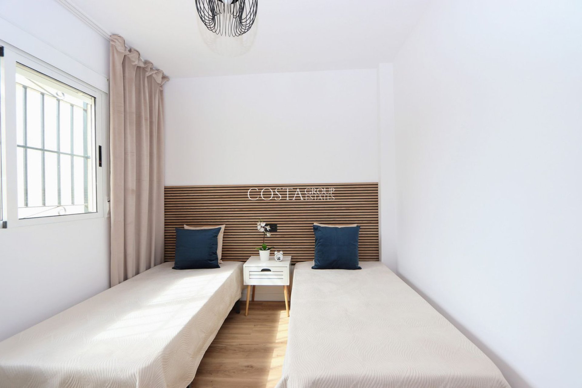 Resale - House -
Orihuela Costa - Punta Prima