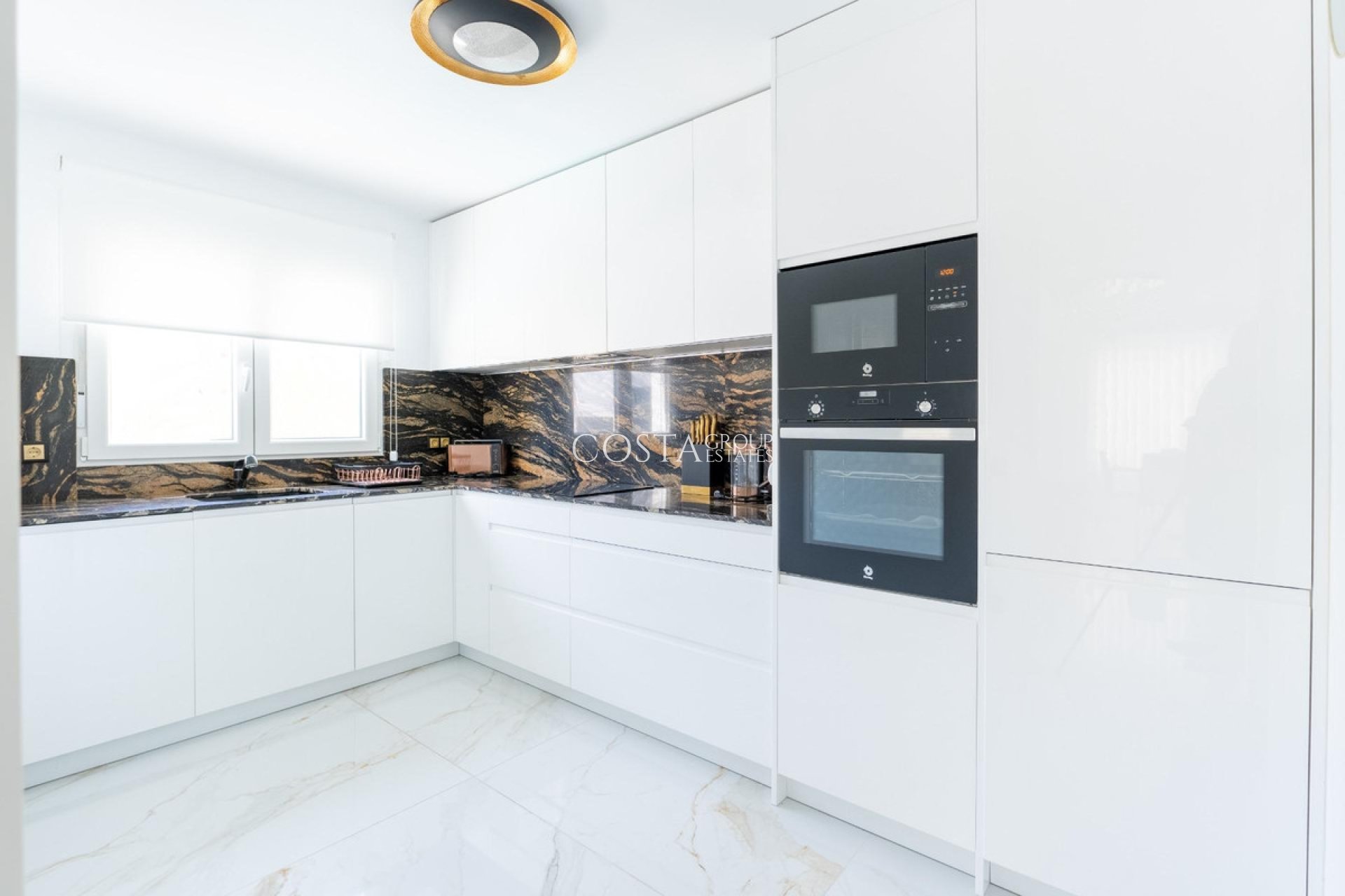 Resale - House -
Orihuela Costa - Punta Prima