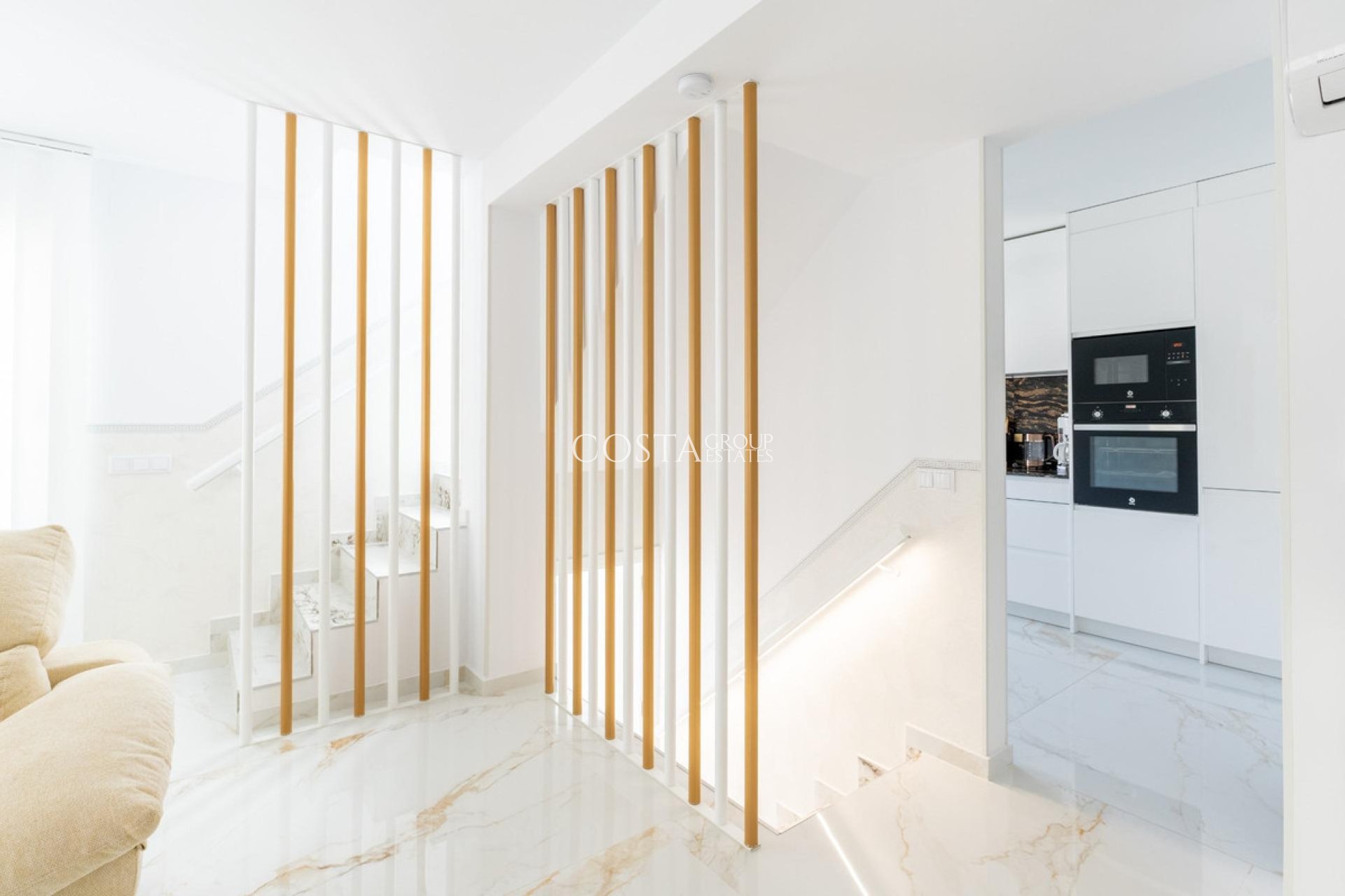 Resale - House -
Orihuela Costa - Punta Prima