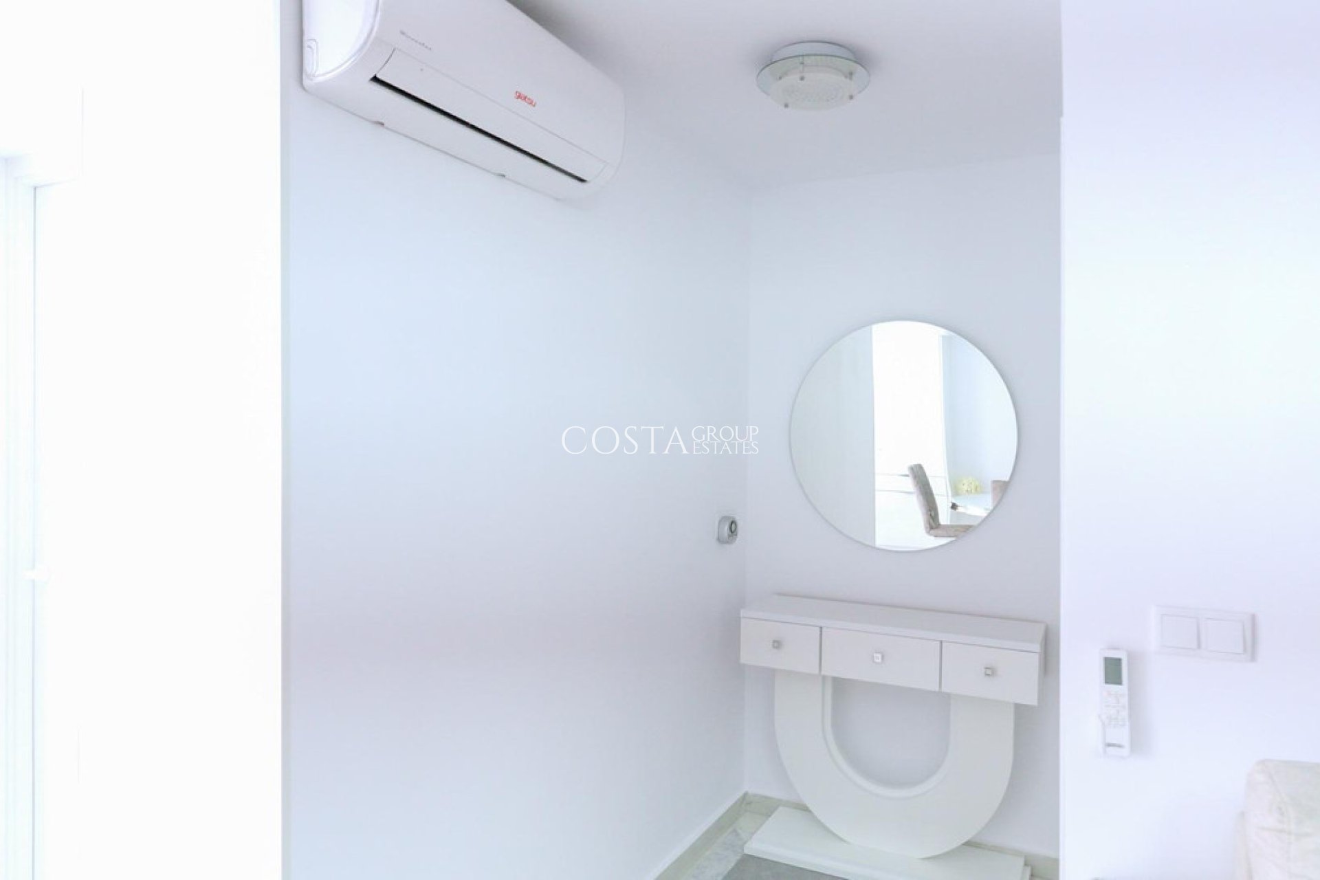 Resale - House -
Orihuela Costa - Punta Prima