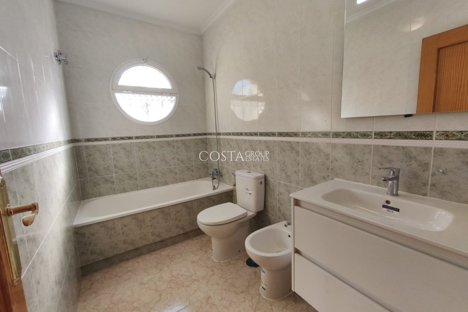 Resale - House -
Orihuela Costa - Punta Prima